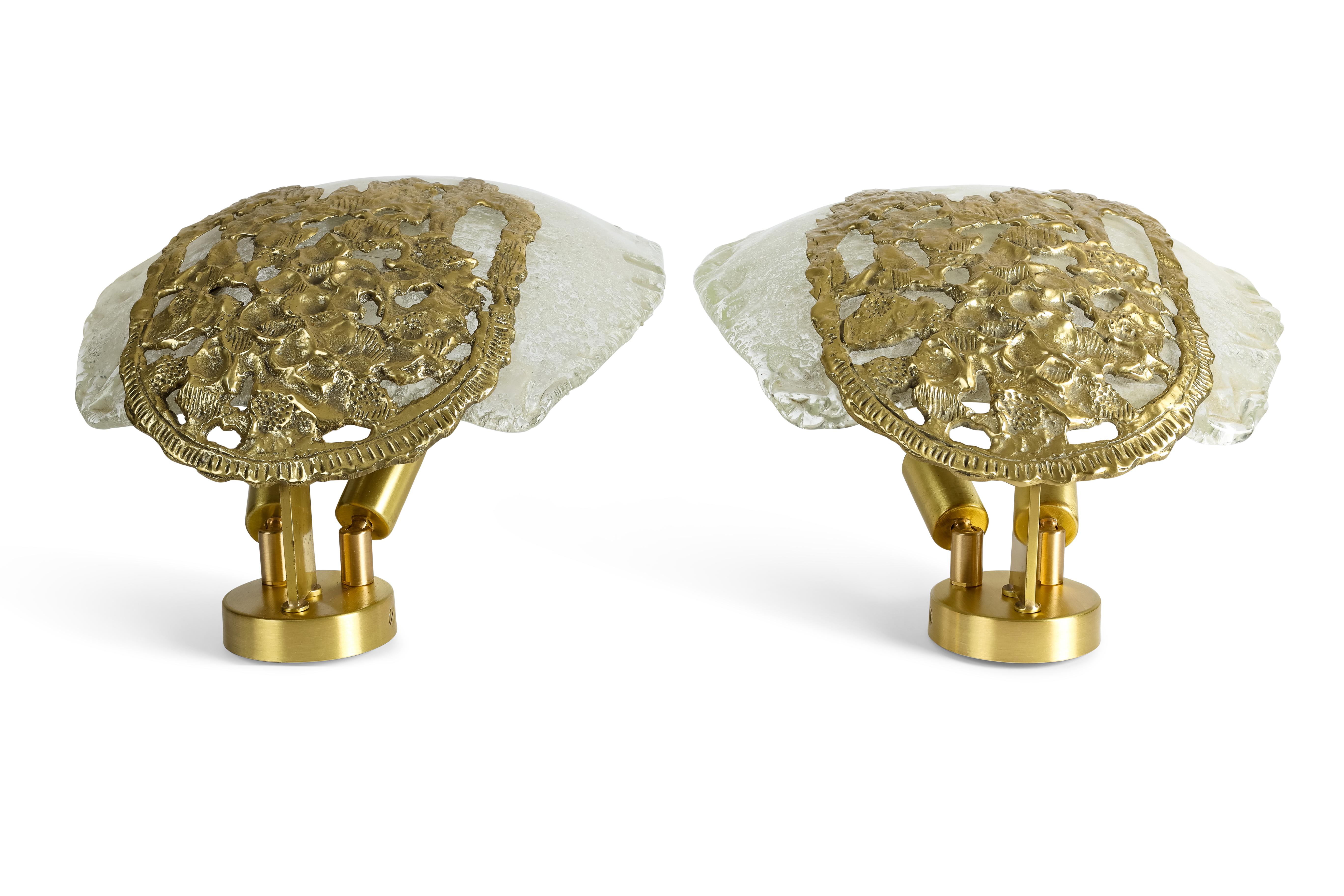 Spectaculaire et unique verre de Murano soufflé à la main avec une sculpture en laiton Excellent état - En vente à Jersey City, NJ