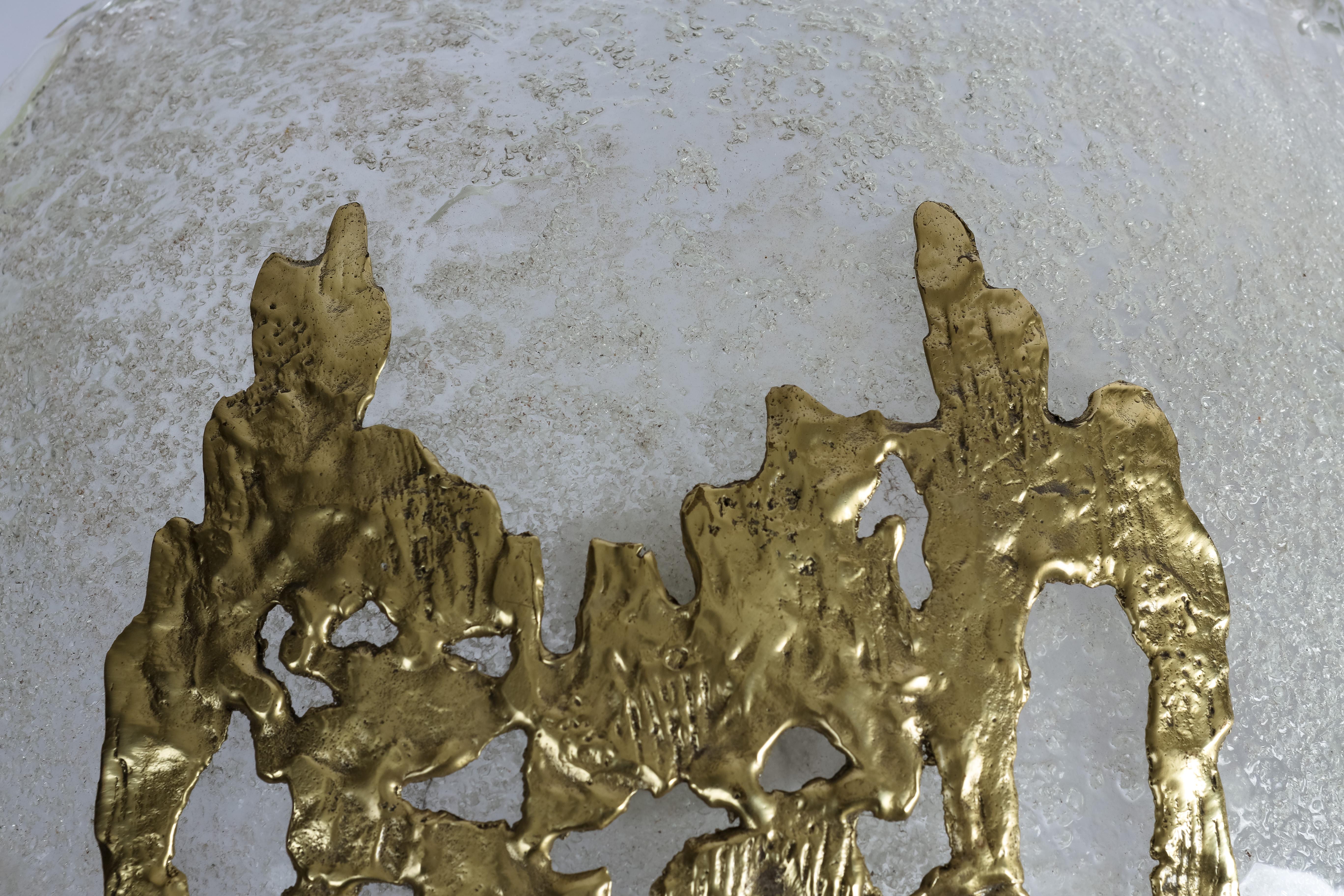 Milieu du XXe siècle Spectaculaire et unique verre de Murano soufflé à la main avec une sculpture en laiton en vente