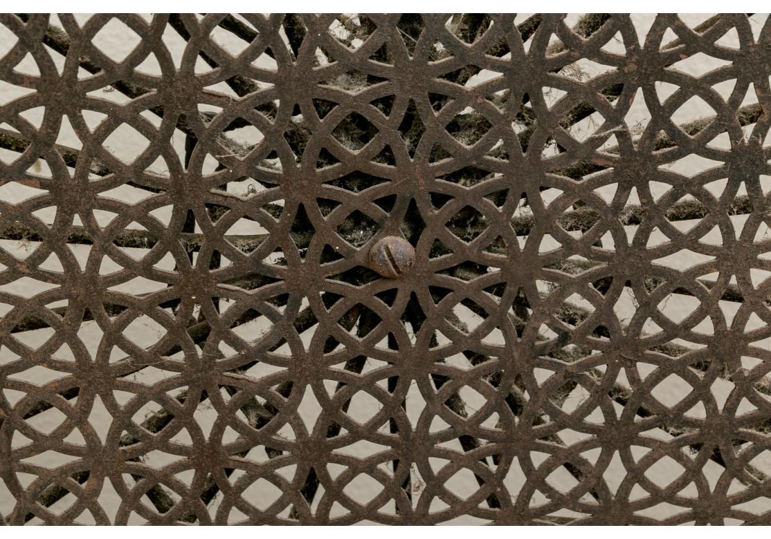 Espectacular Biombo de Telaraña de Hierro Antiguo Arts and Crafts Forjado en venta