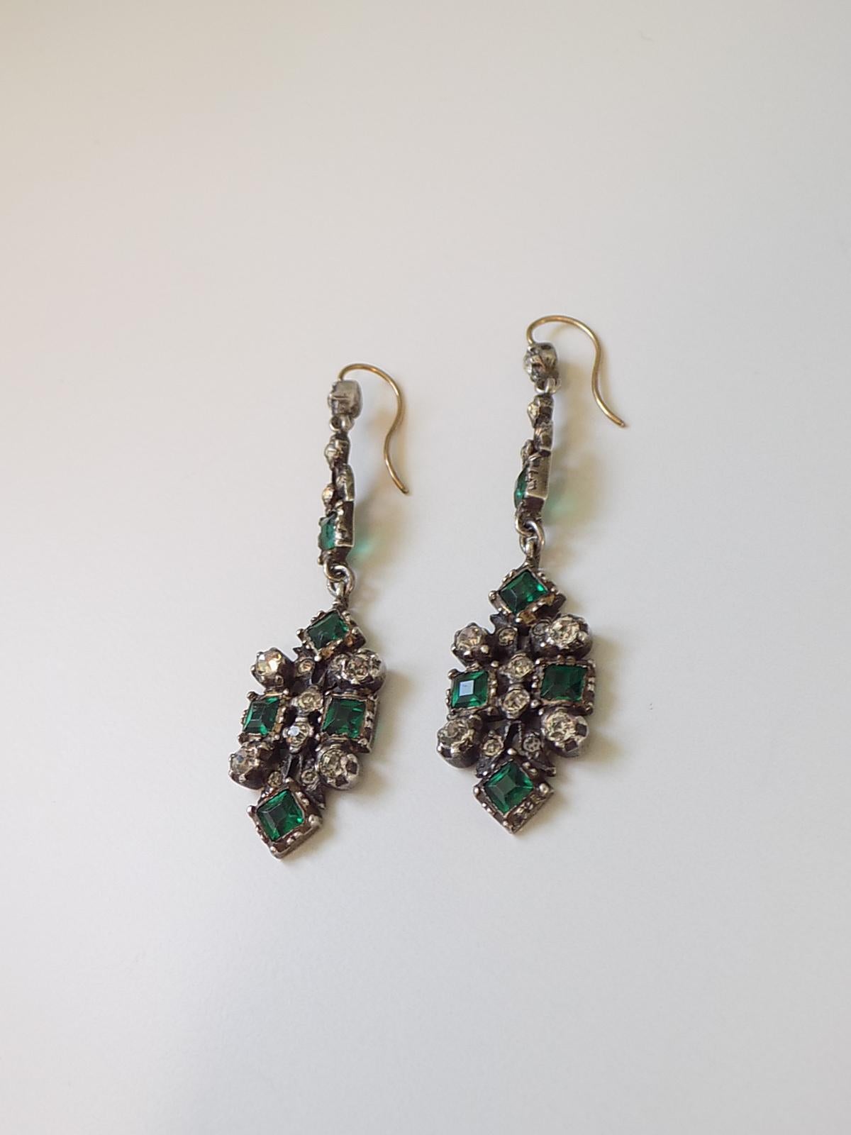 This is a spectacular Edwardian period Emerald paste & Diamond paste (glass) drop earrings in solid Sterling silver mount with a gold hooks. The earrings made in Georgian style. British origin.
Total drop including hooks 64mm, width 15mm.
Weight