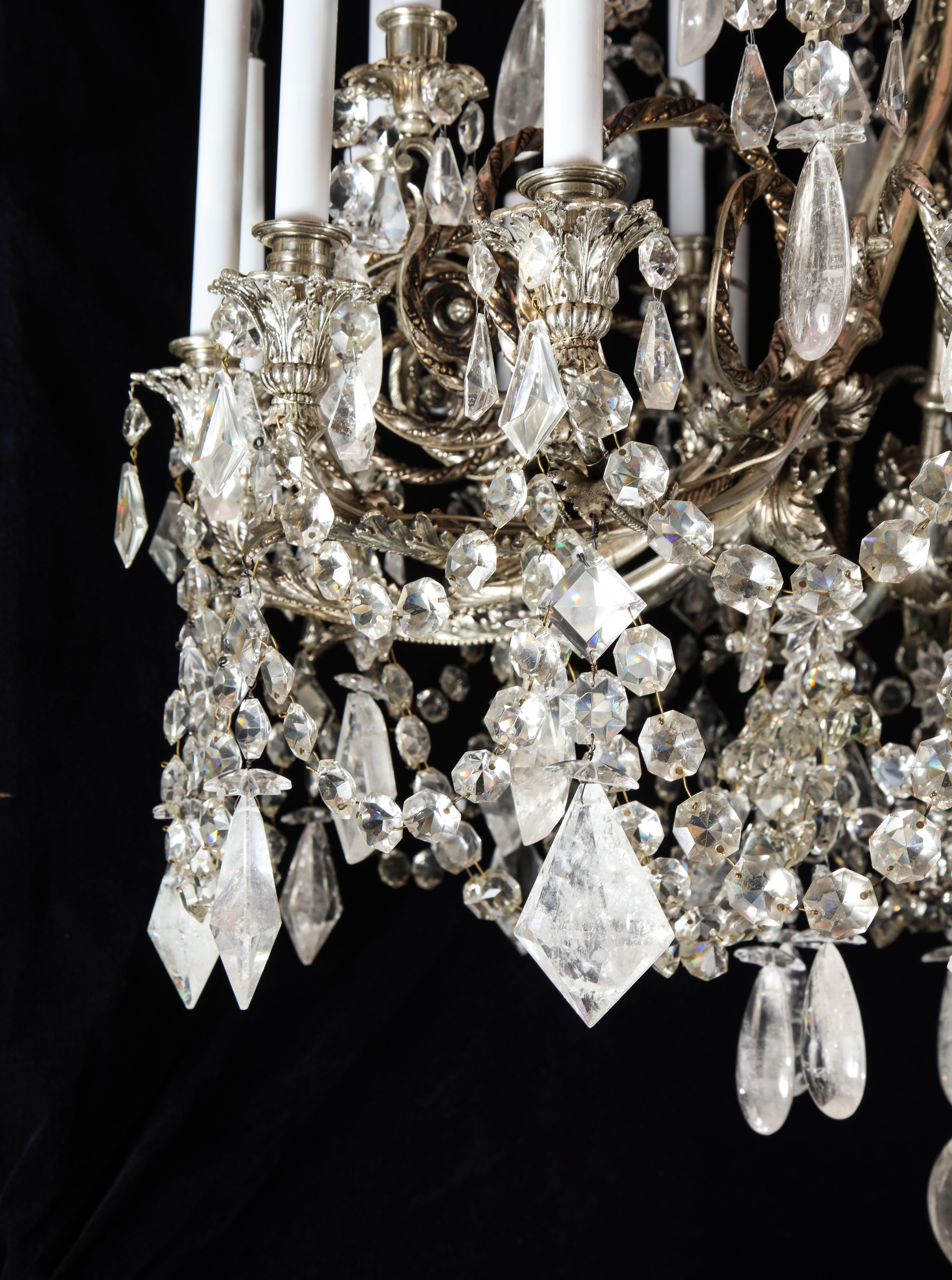 Spektakulärer antiker französischer Kronleuchter aus versilberter Bronze und Bergkristall im Zustand „Gut“ im Angebot in New York, NY