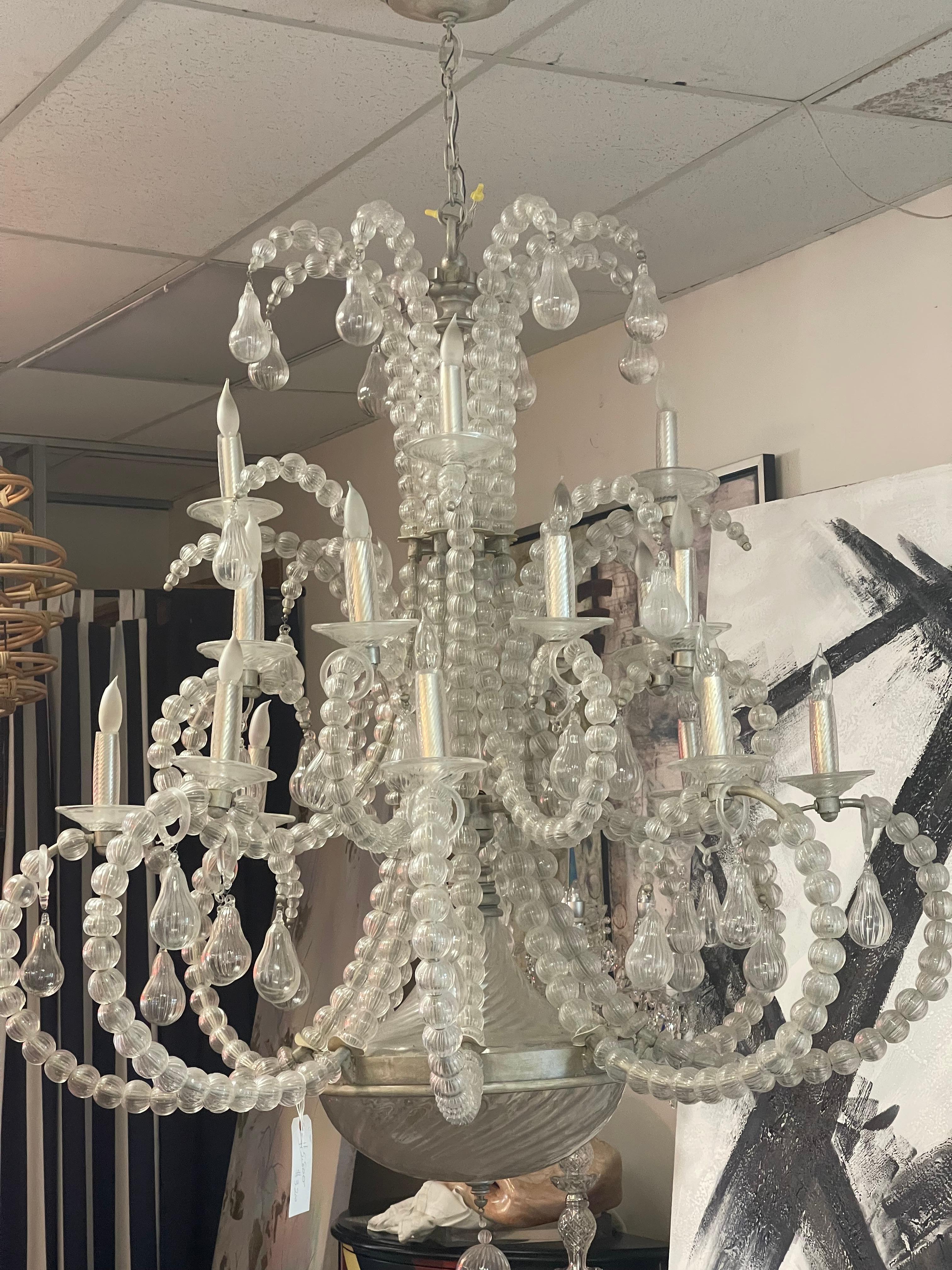 italien Spectaculaire lustre ancien en verre de Murano en vente