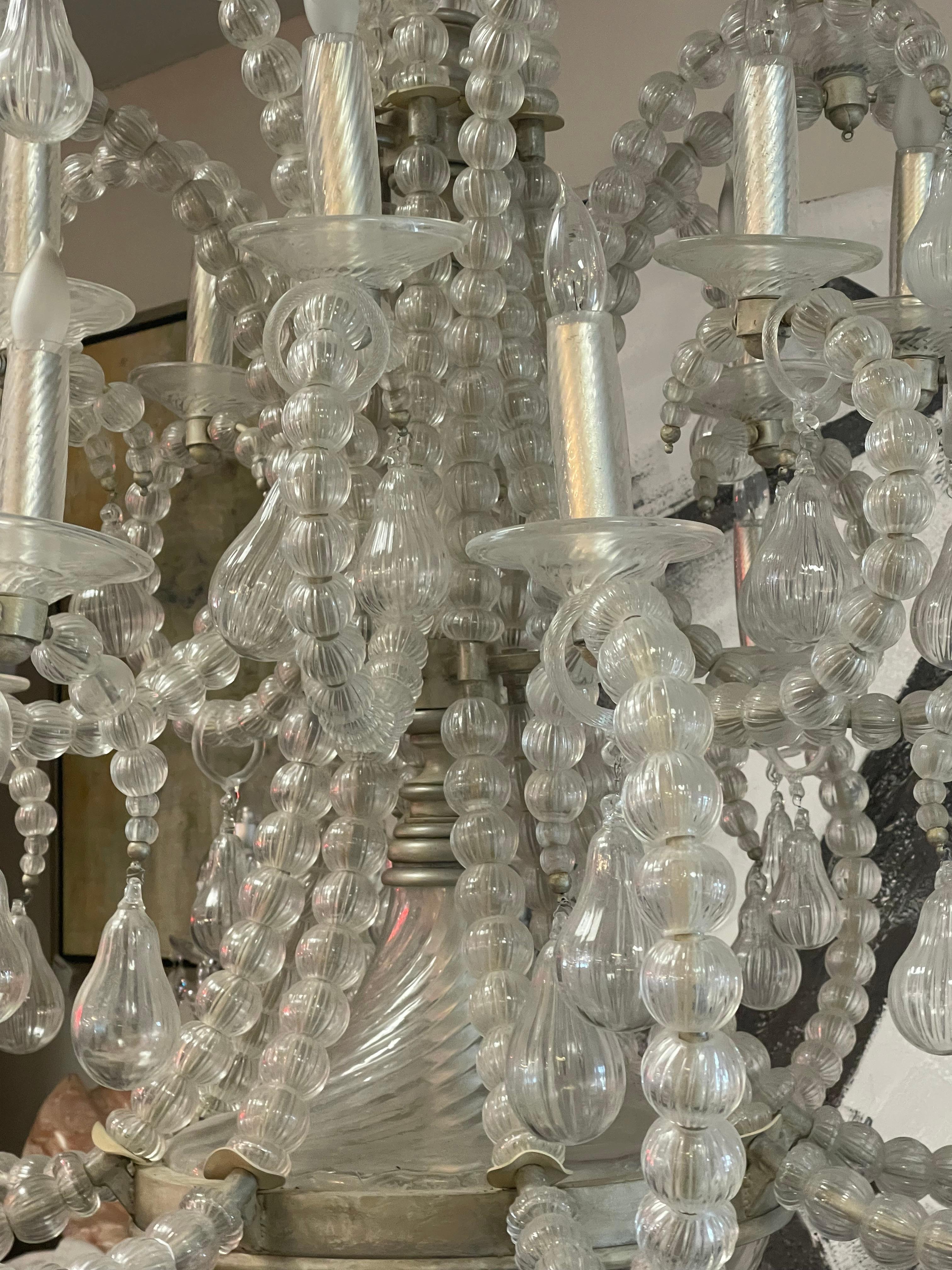 Milieu du XXe siècle Spectaculaire lustre ancien en verre de Murano en vente