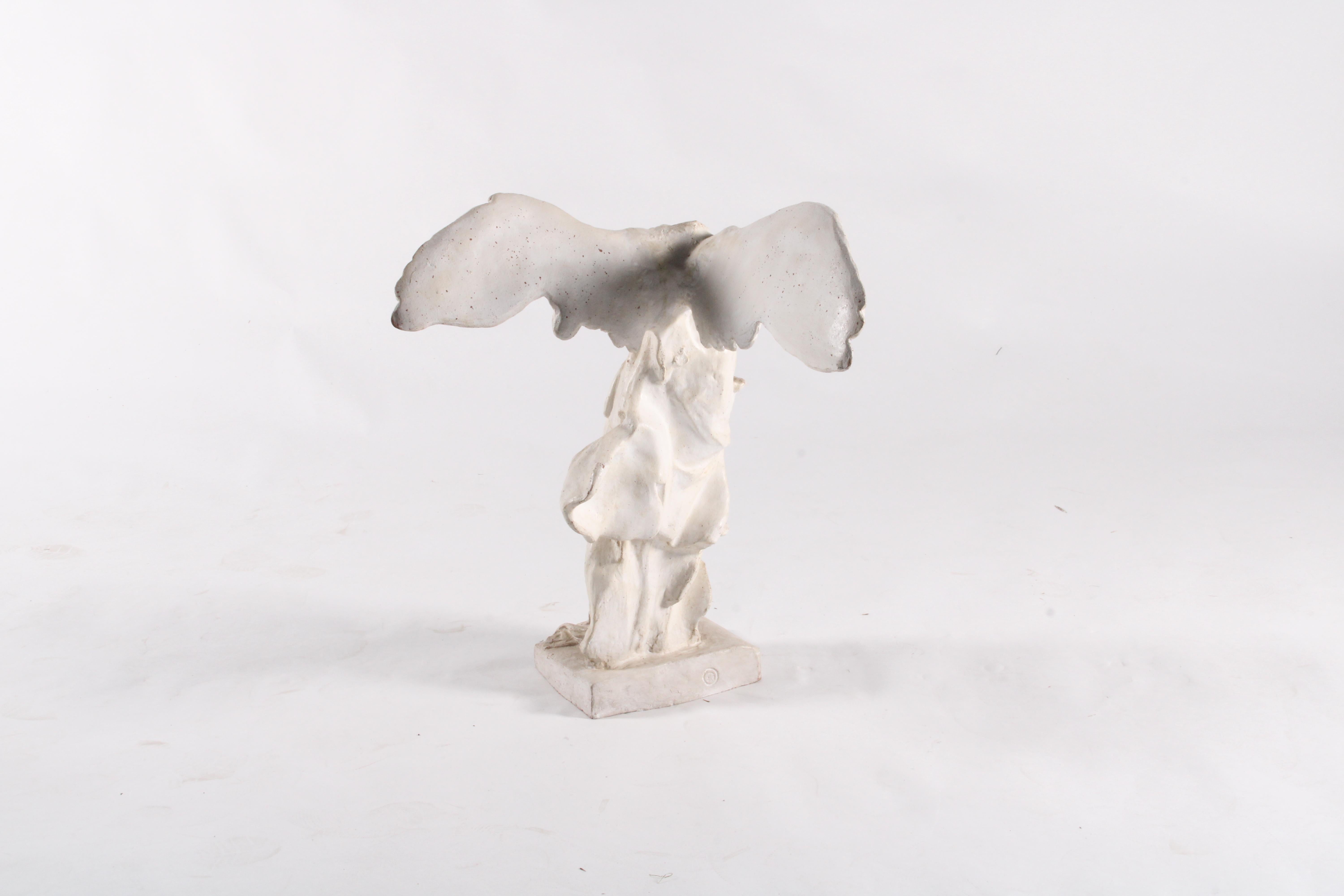 Spectaculaire reproduction ancienne de la « victoire ailée de Samothrace » du Louvre en vente 4