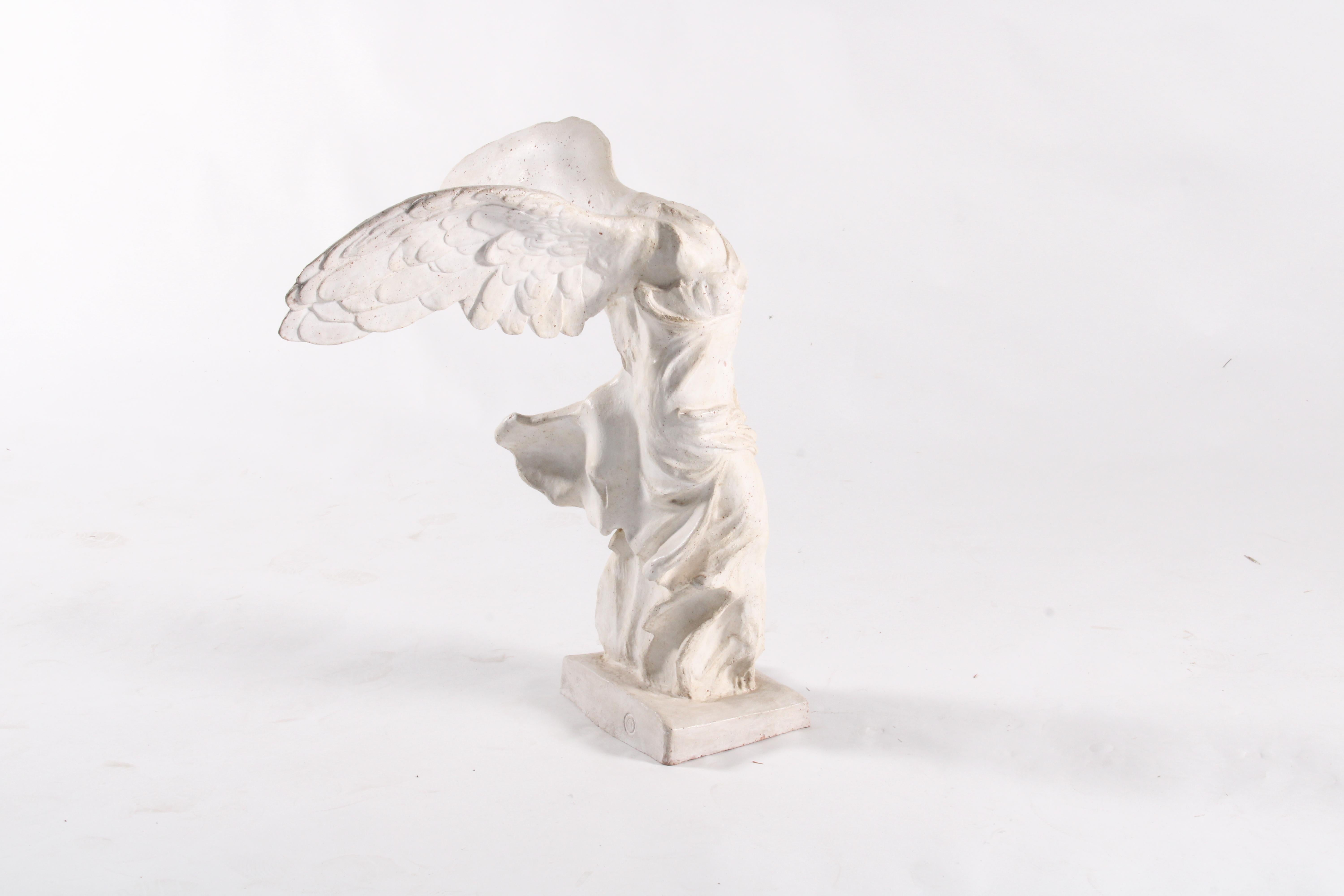 Spectaculaire reproduction ancienne de la « victoire ailée de Samothrace » du Louvre en vente 6