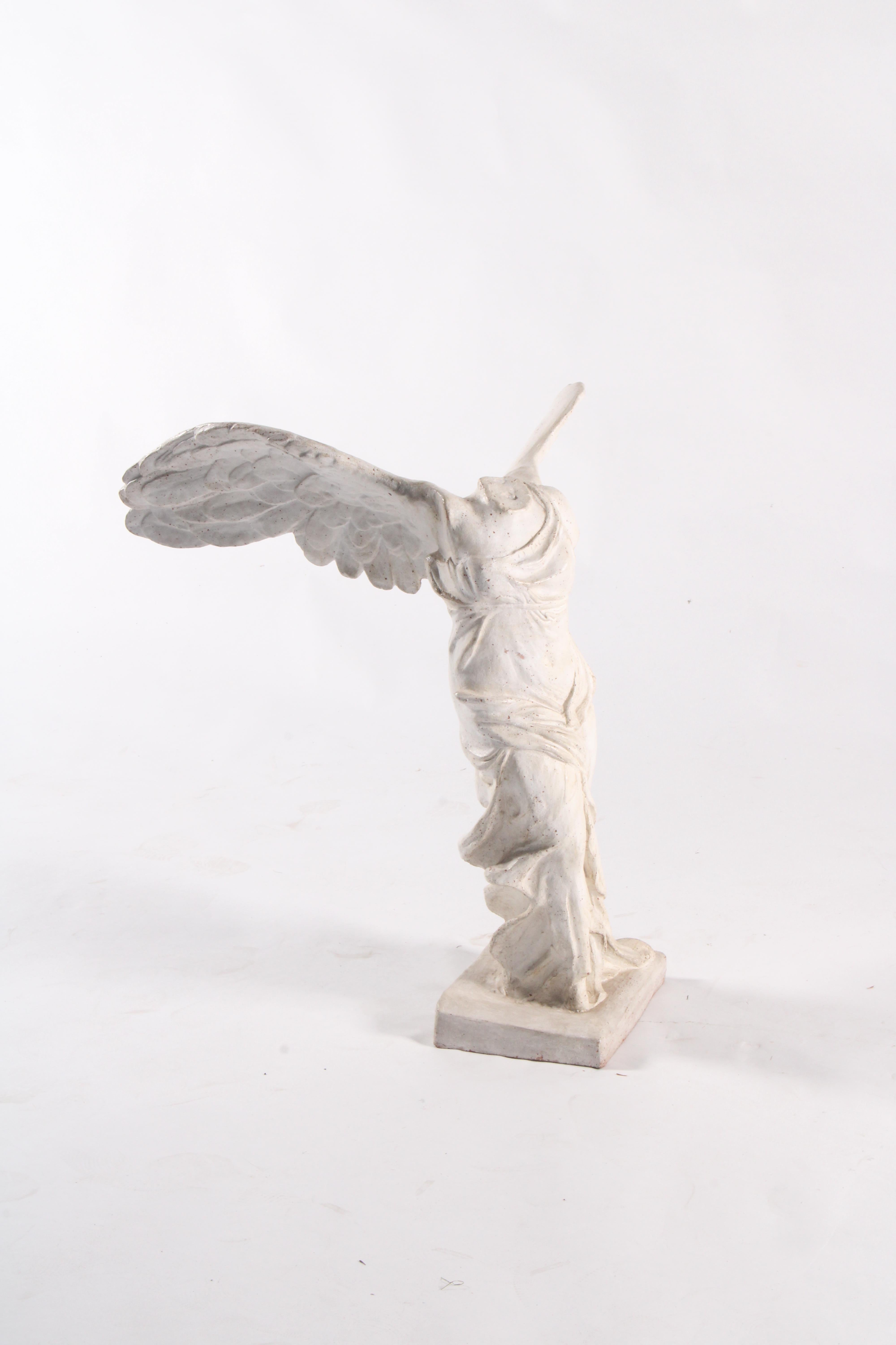 Spectaculaire reproduction ancienne de la « victoire ailée de Samothrace » du Louvre en vente 8