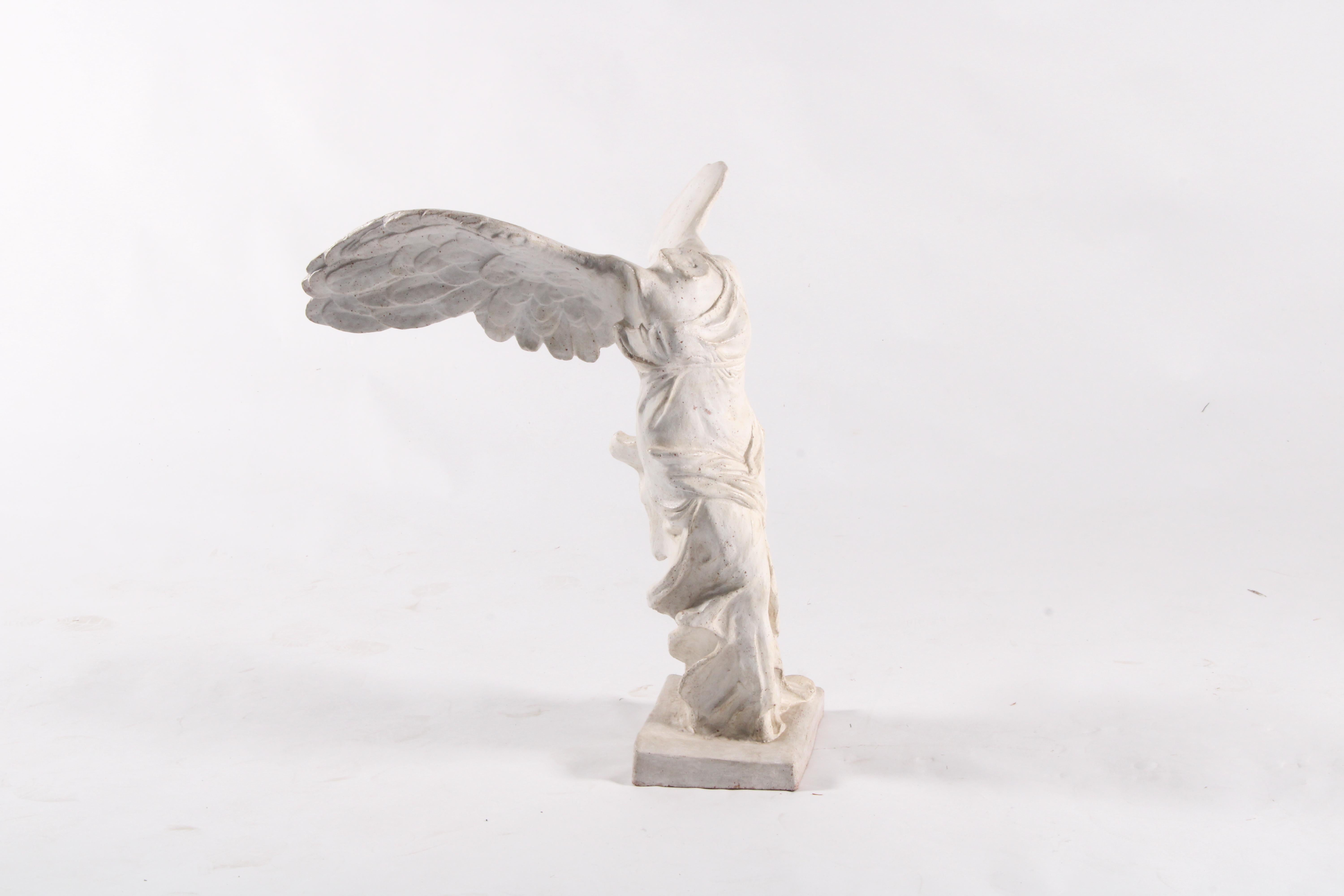Spectaculaire reproduction ancienne de la « victoire ailée de Samothrace » du Louvre en vente 9