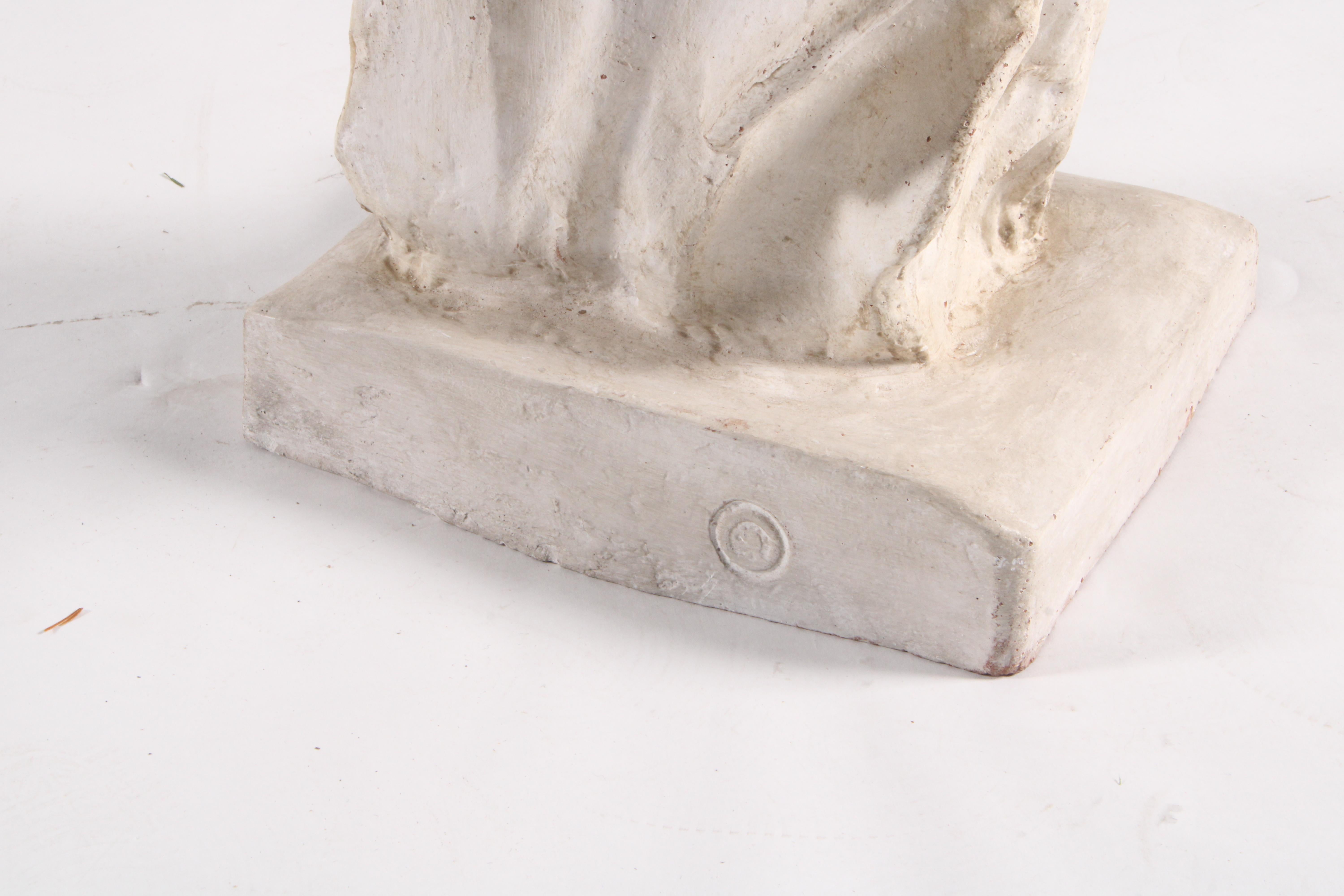 Spectaculaire reproduction ancienne de la « victoire ailée de Samothrace » du Louvre en vente 11