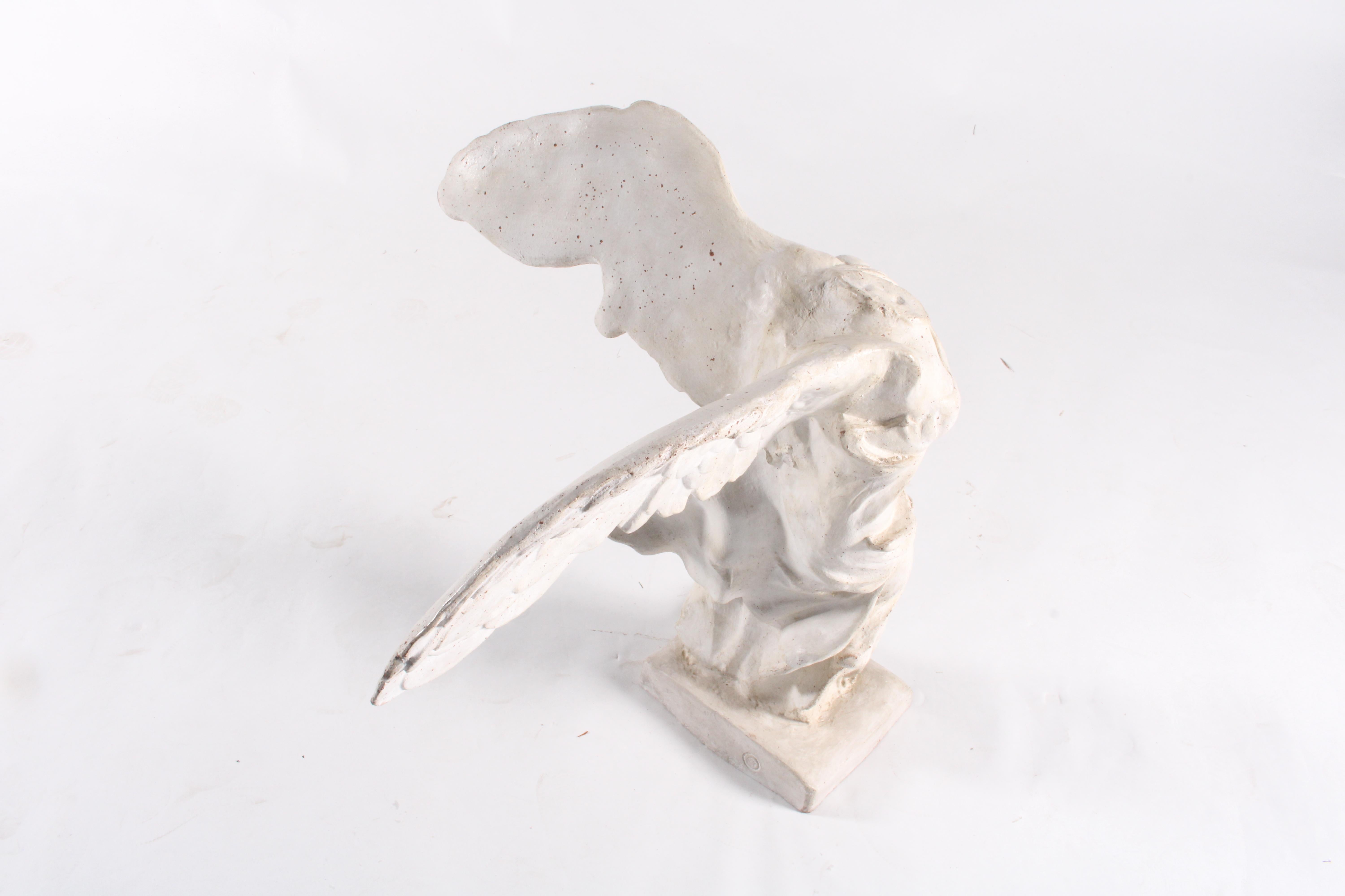 Spectaculaire reproduction ancienne de la « victoire ailée de Samothrace » du Louvre en vente 12