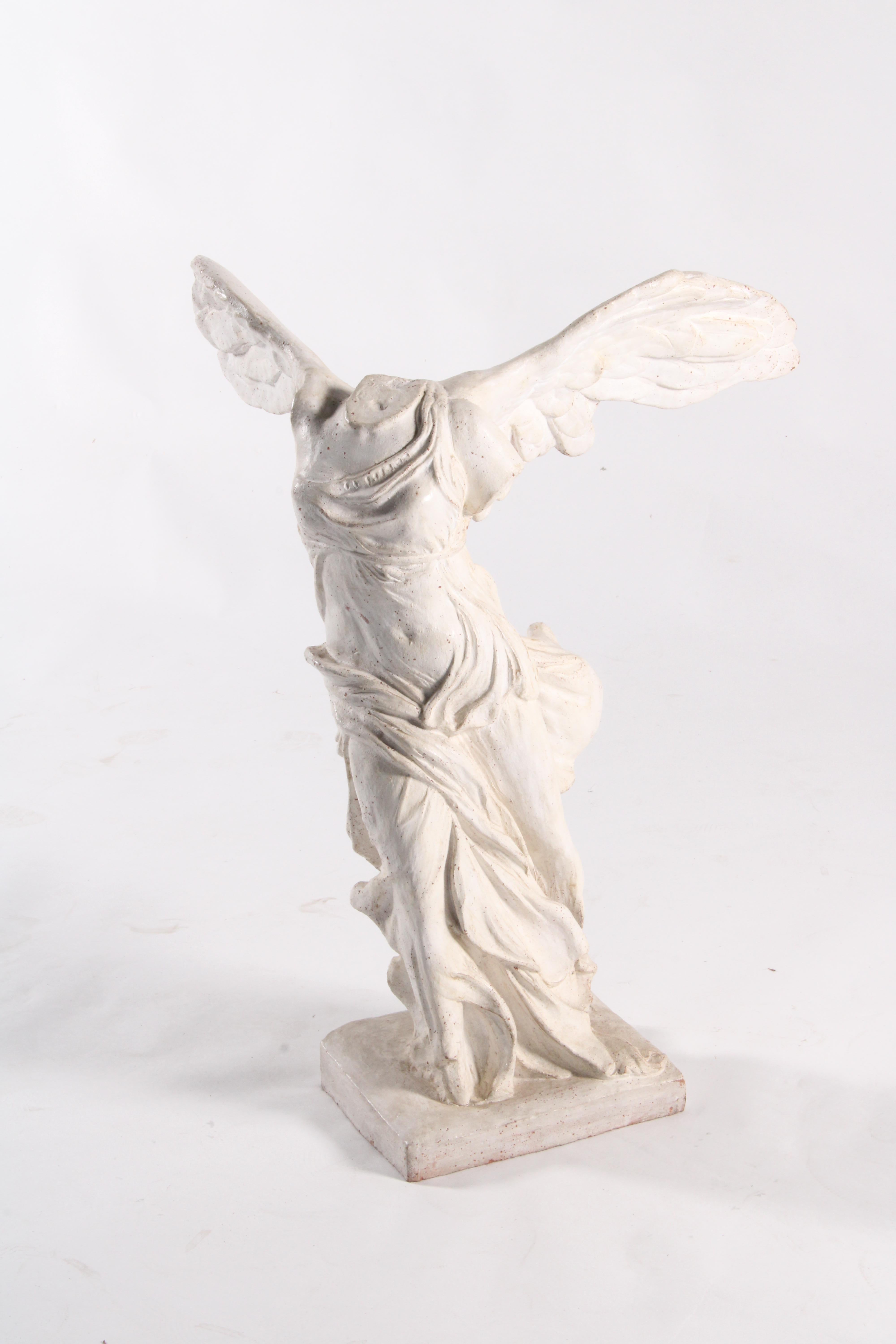 italien Spectaculaire reproduction ancienne de la « victoire ailée de Samothrace » du Louvre en vente