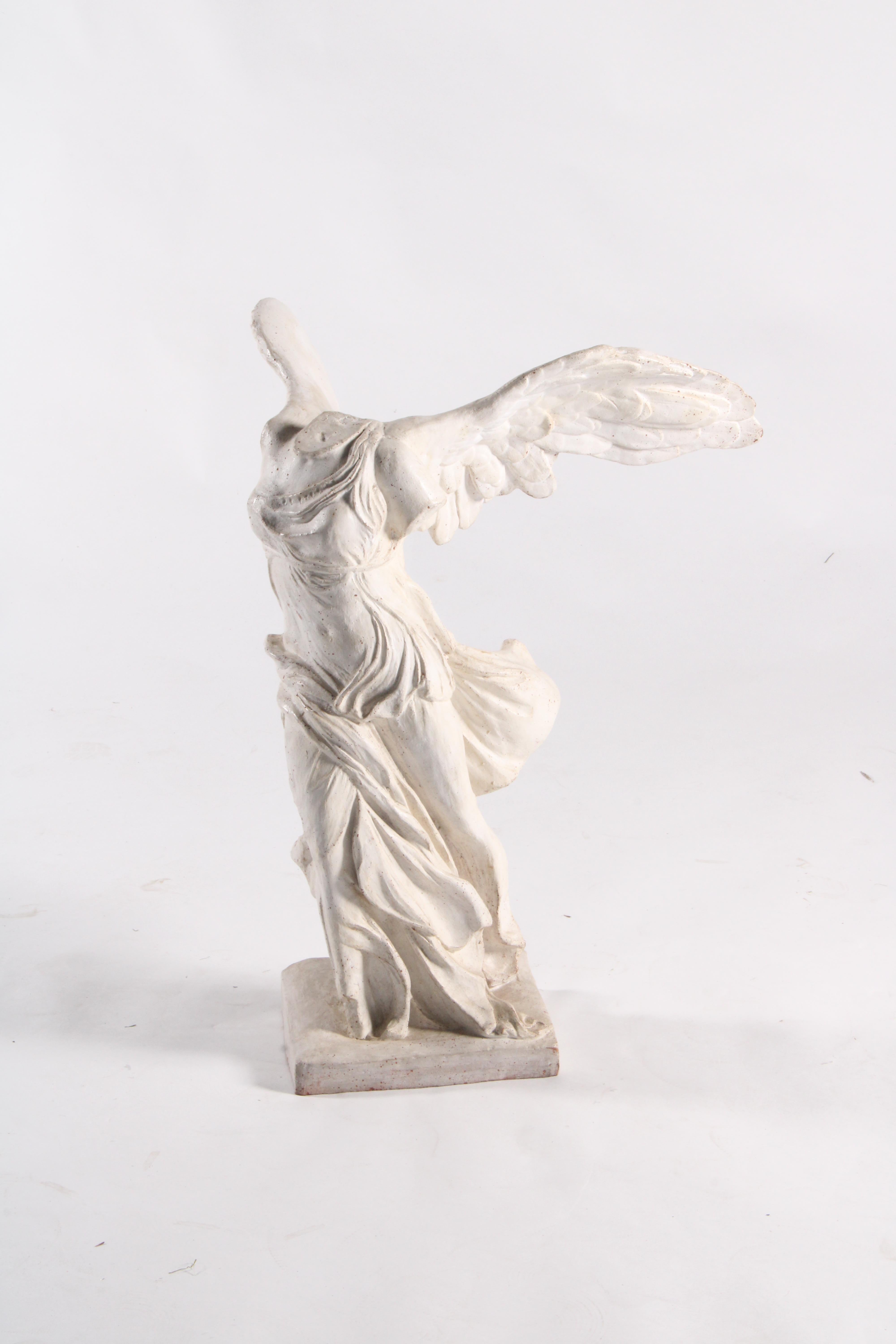 Fait main Spectaculaire reproduction ancienne de la « victoire ailée de Samothrace » du Louvre en vente