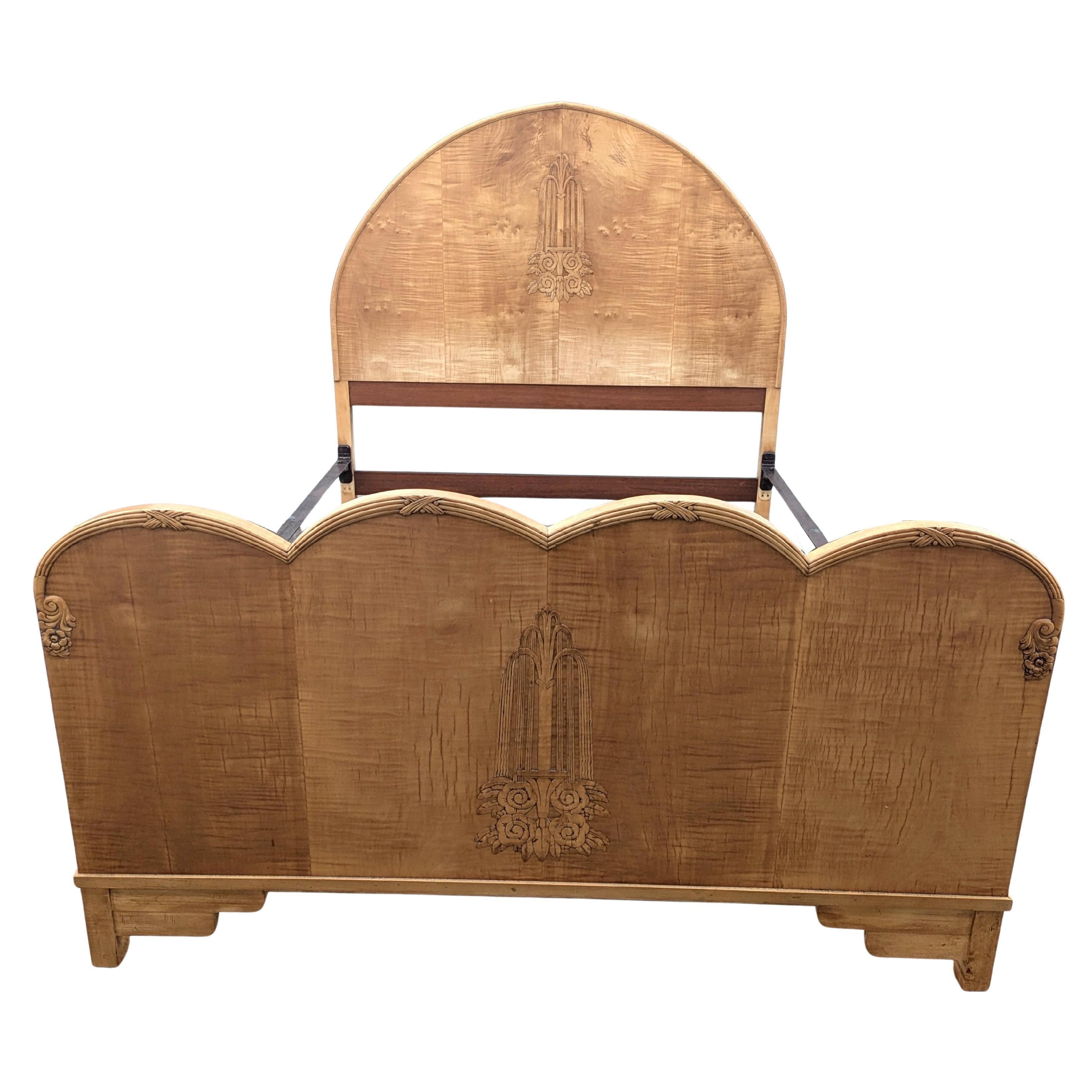 Spectacular Art Deco Satinwood Double Bed, Circa 1935 In Good Condition For Sale In Devon, England