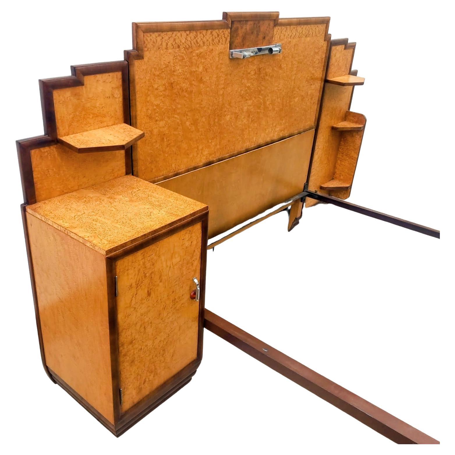 Spettacolare letto Art Deco a grattacielo in acero con armadietti integrali in vendita 5