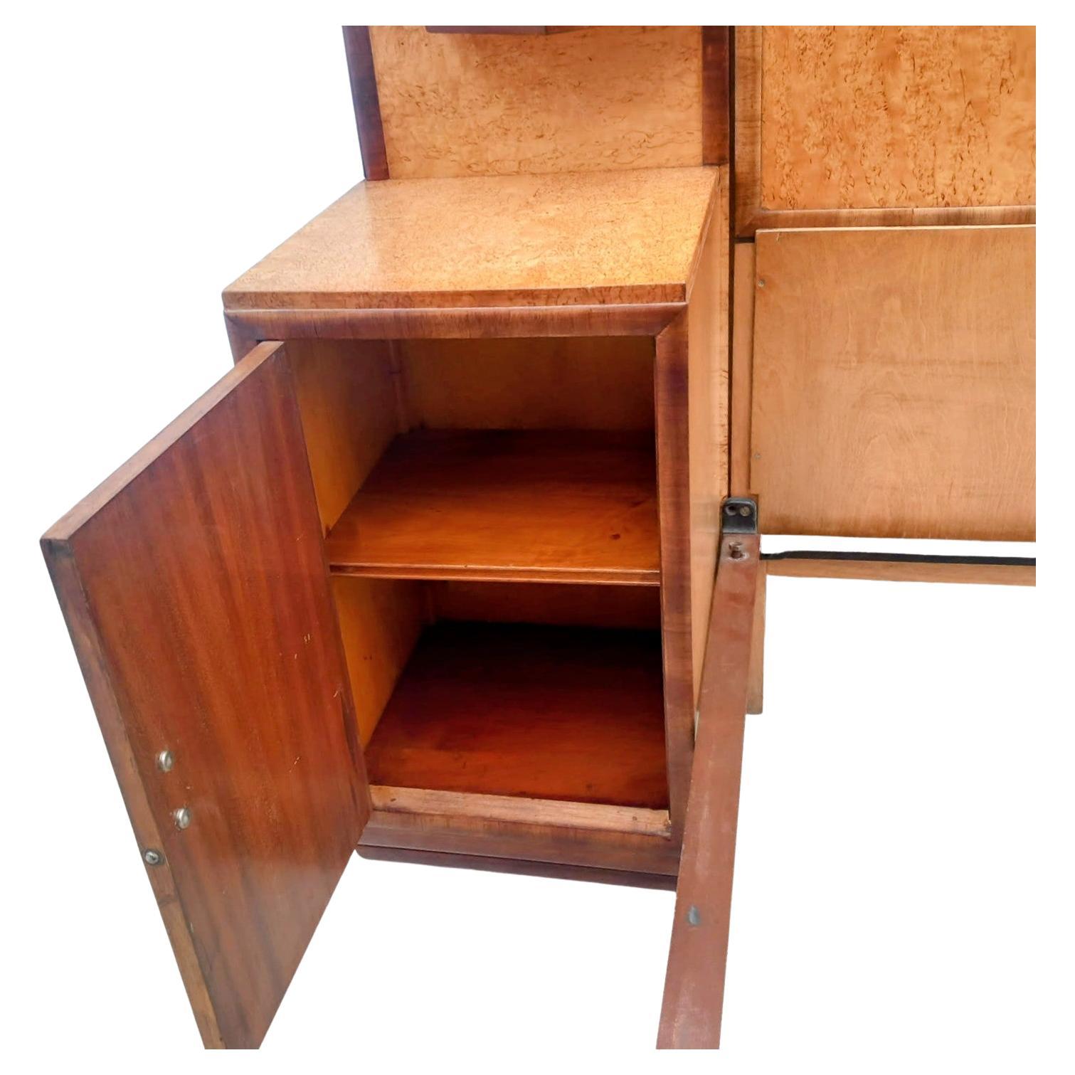 Spettacolare letto Art Deco a grattacielo in acero con armadietti integrali in vendita 1