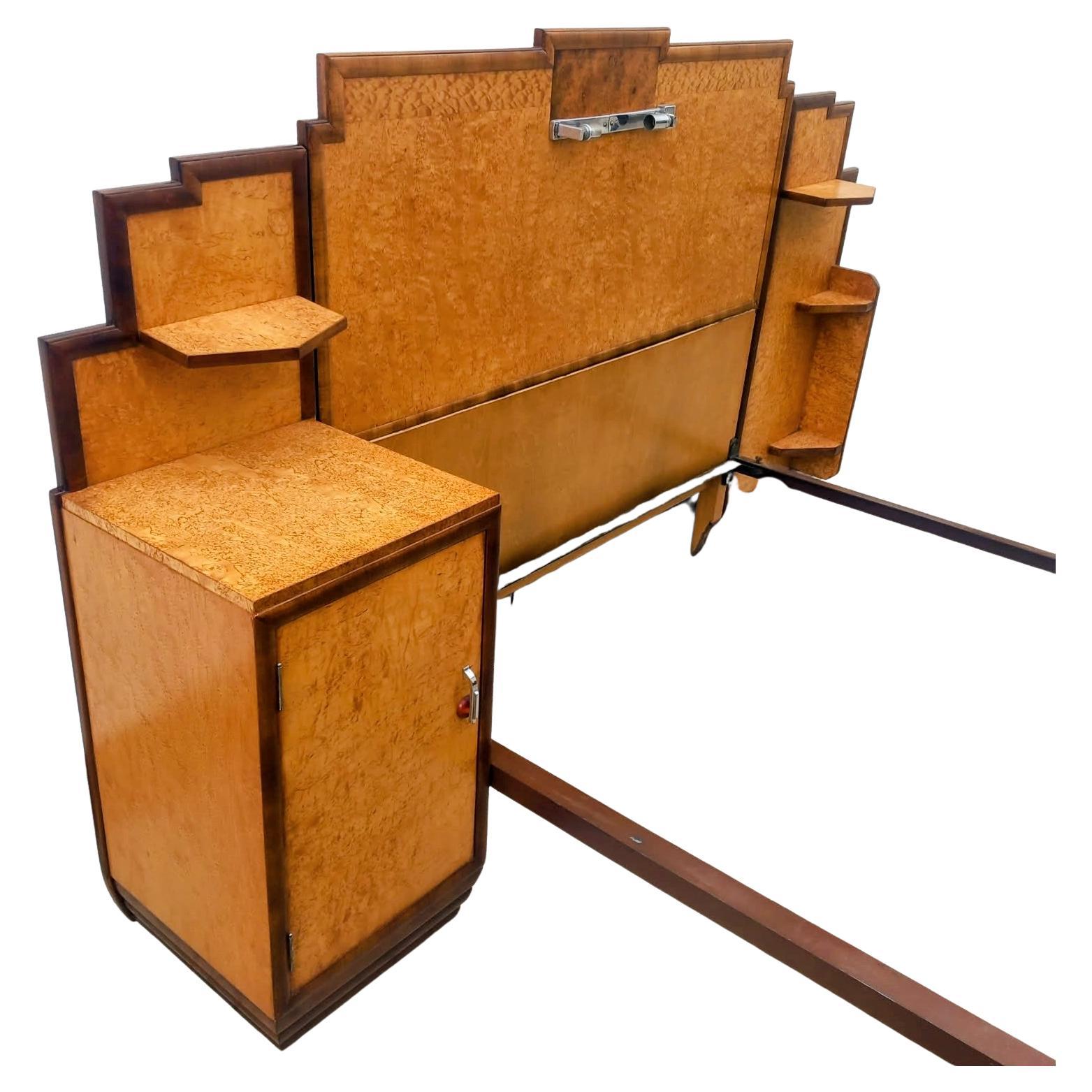 Spettacolare letto Art Deco a grattacielo in acero con armadietti integrali in vendita 2