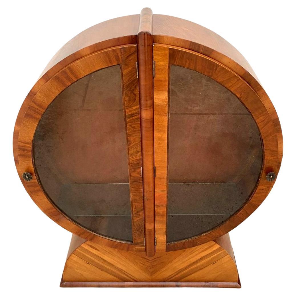 Vetro Spettacolare vetrinetta in noce Art Déco, inglese, 1930 ca. in vendita