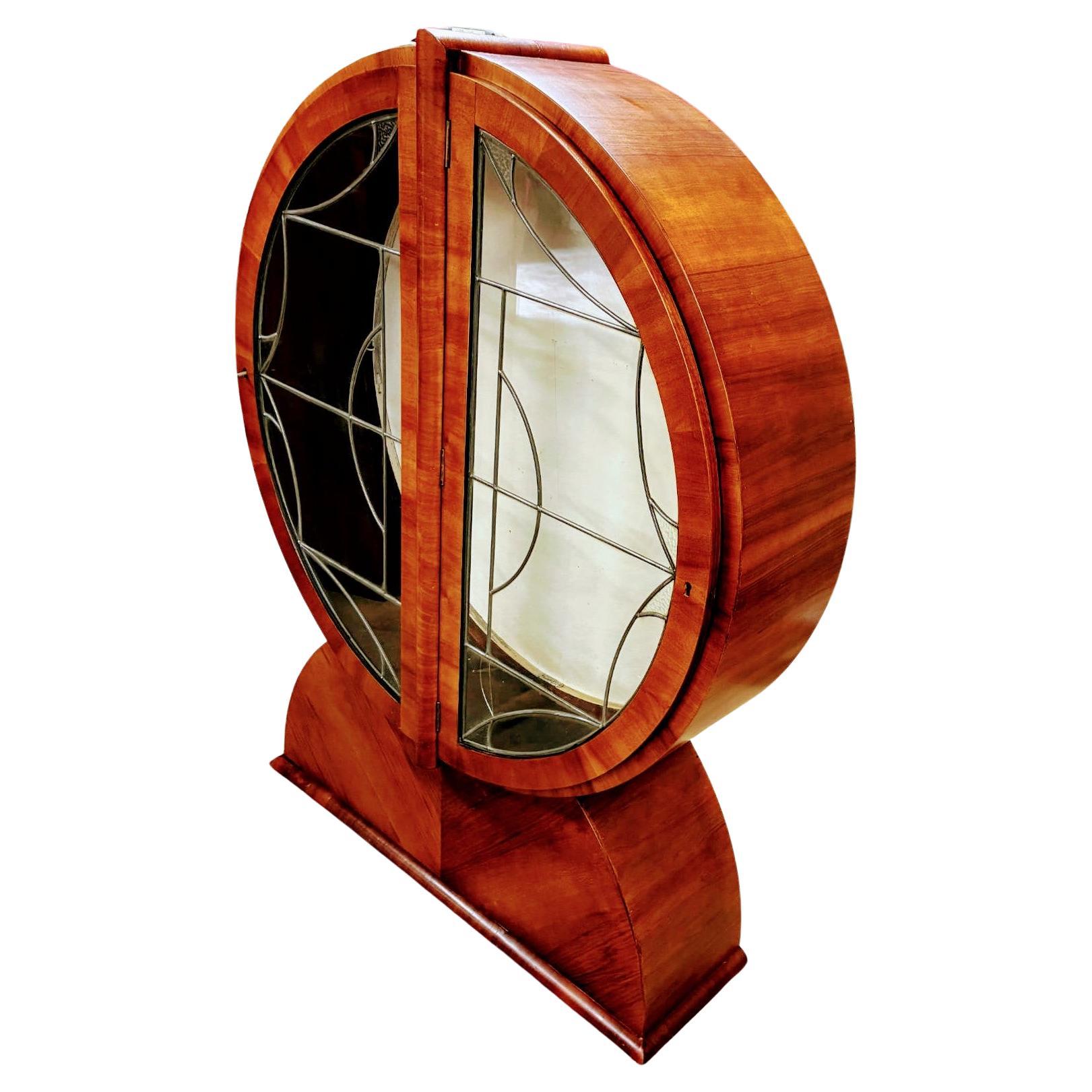 Spektakulärer Art-Déco-Vitrinenschrank aus Nussbaumholz im Art déco-Stil, englisch, um 1930 (Glas) im Angebot
