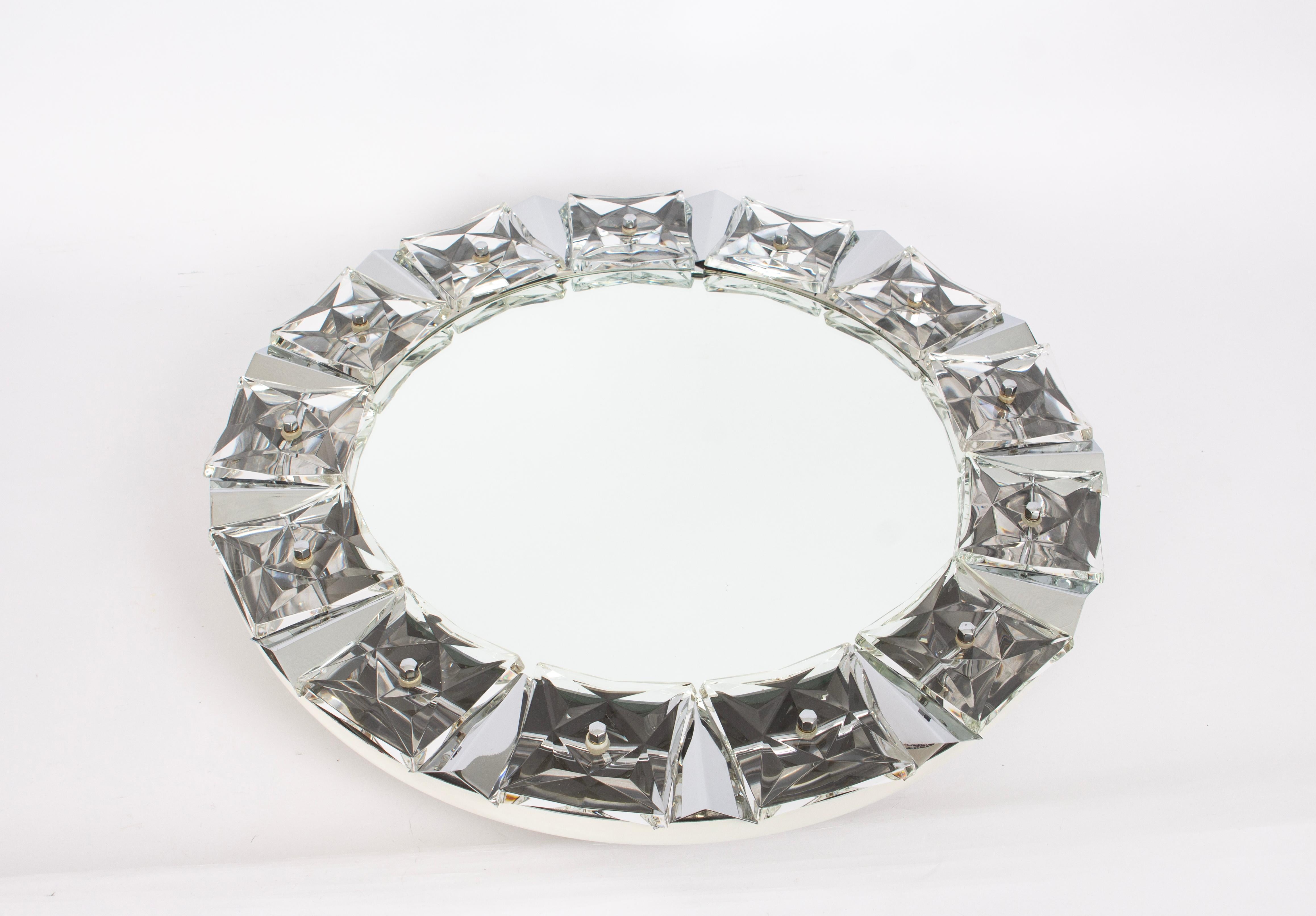 Spectaculaire miroir rétroéclairé en laiton et verre cristal de Kinkeldey, Allemagne Bon état - En vente à Aachen, NRW