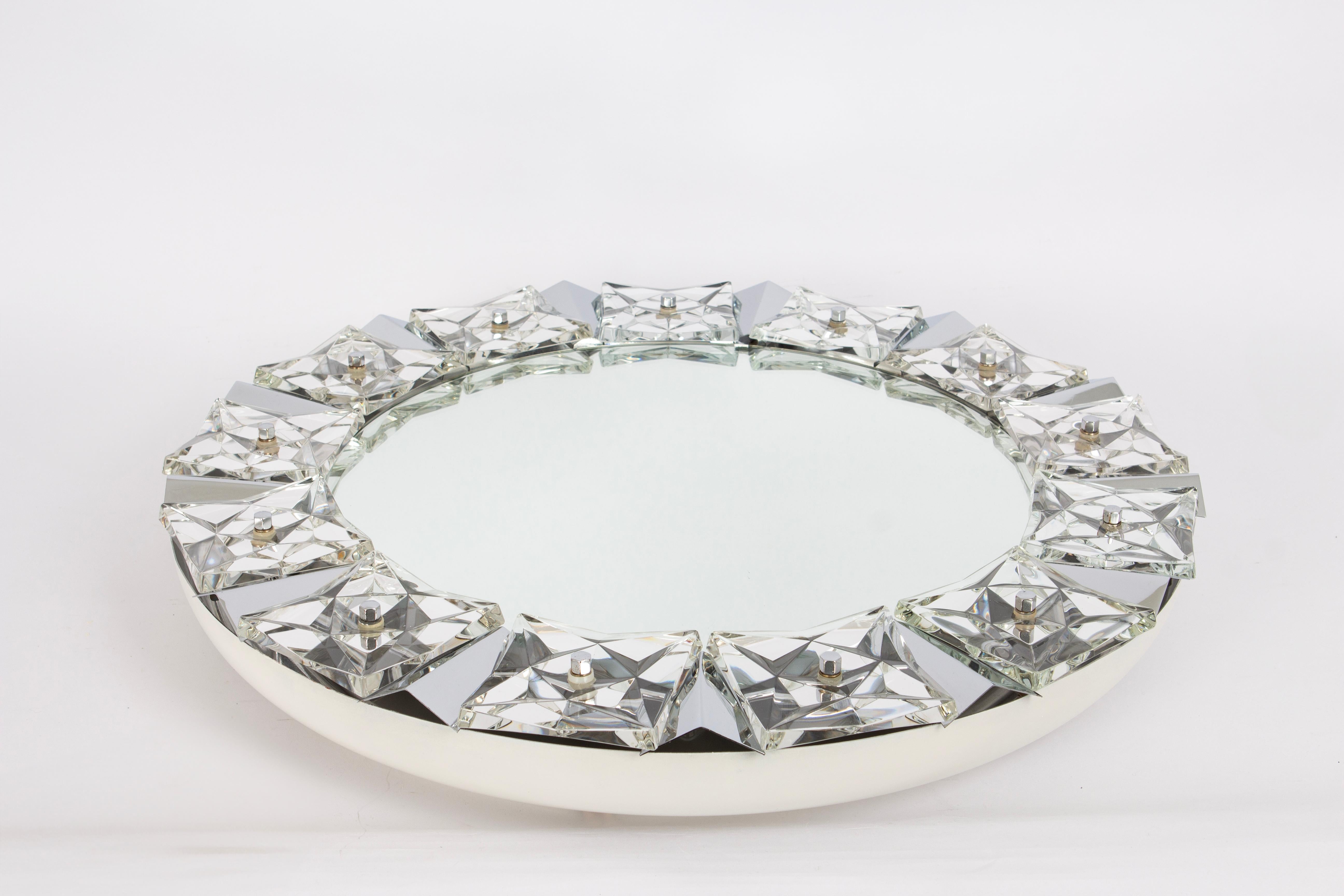 Fin du 20e siècle Spectaculaire miroir rétroéclairé en laiton et verre cristal de Kinkeldey, Allemagne en vente