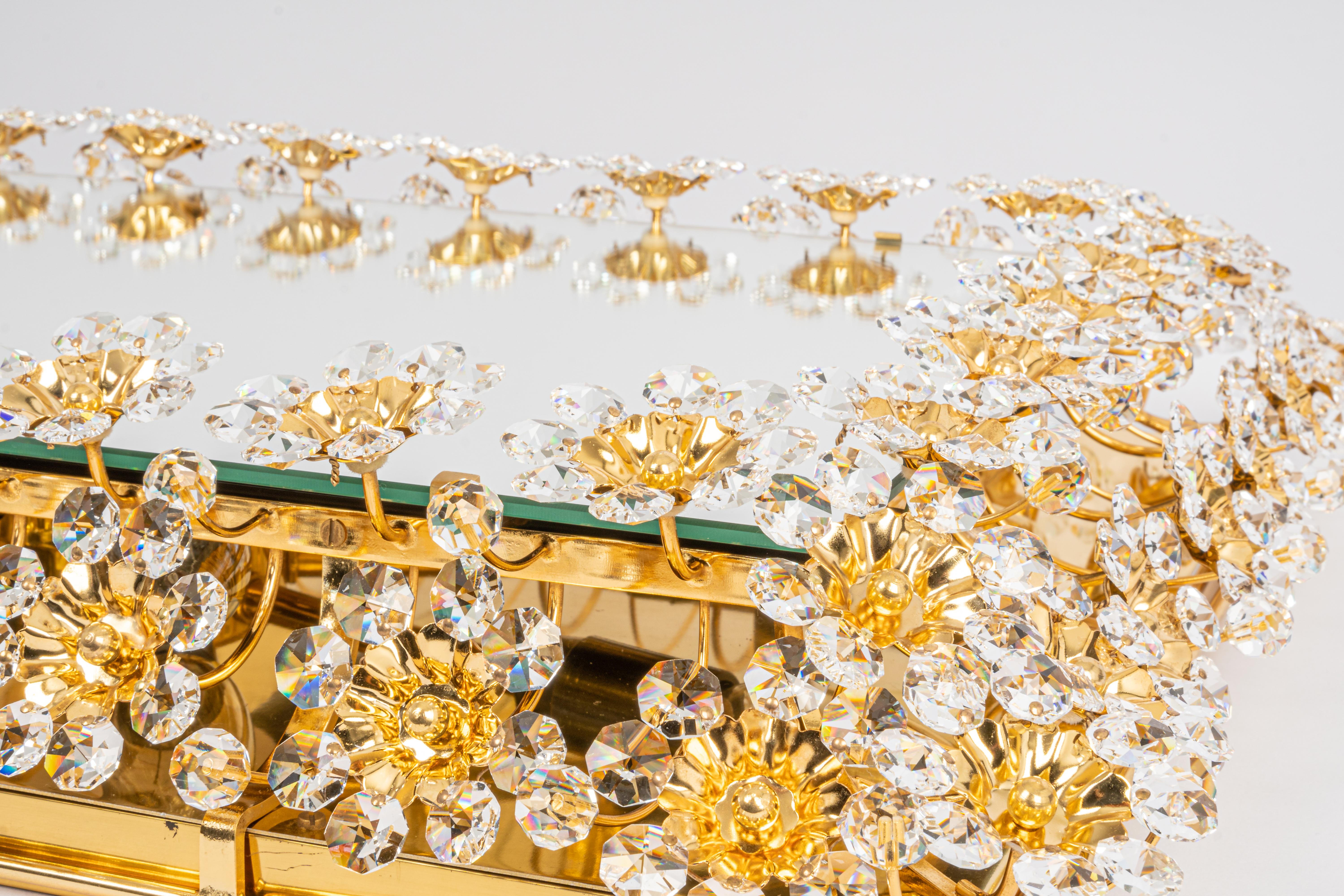 Spektakulärer Spiegel mit hinterleuchtetem Spiegel aus vergoldetem Messing und Kristallglas von Palwa, Deutschland (Vergoldung) im Angebot