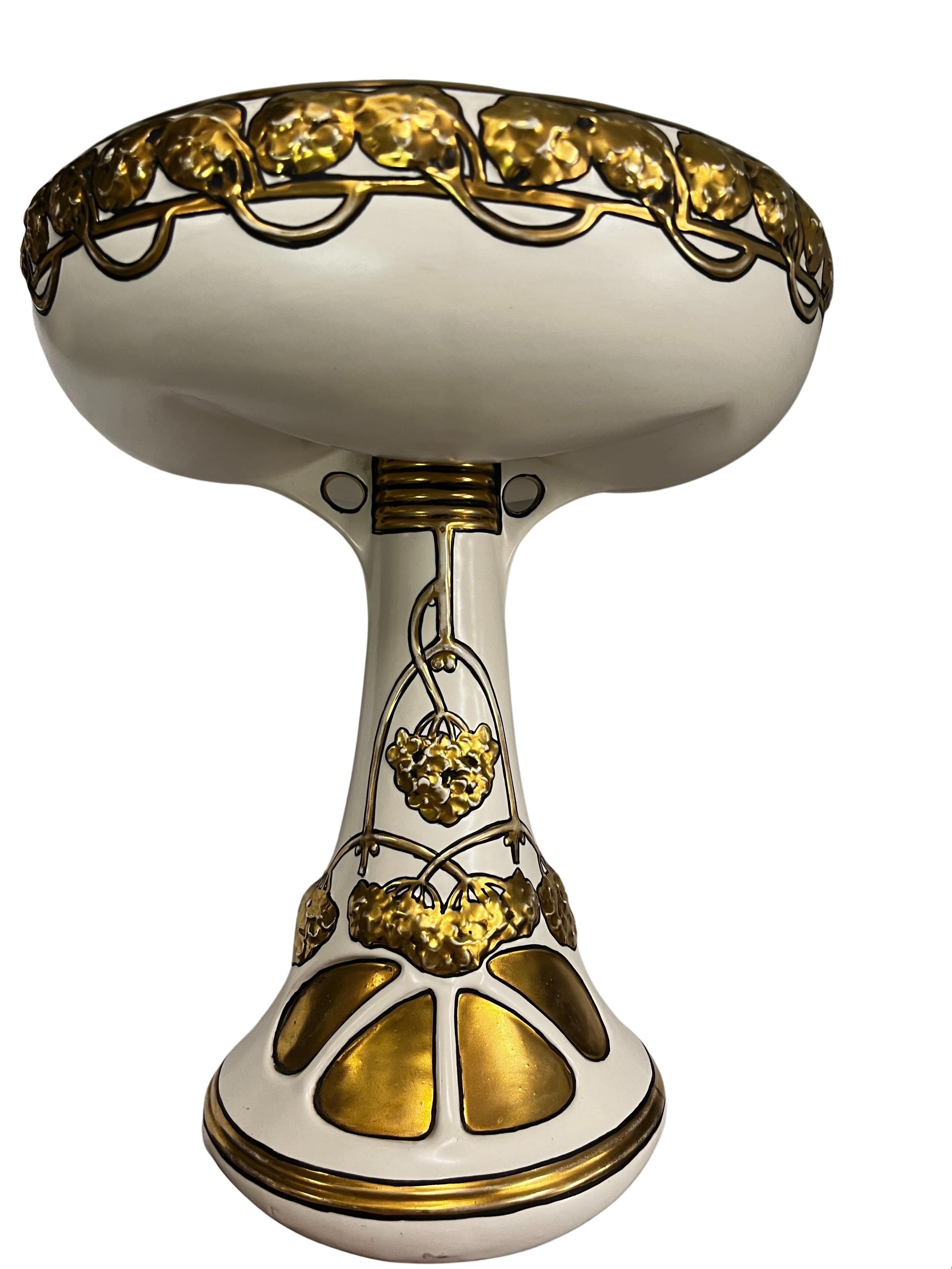 Autrichien Spectaculaire grand centre de table, céramique, Julius Dressler, marron, 1900, Autriche en vente