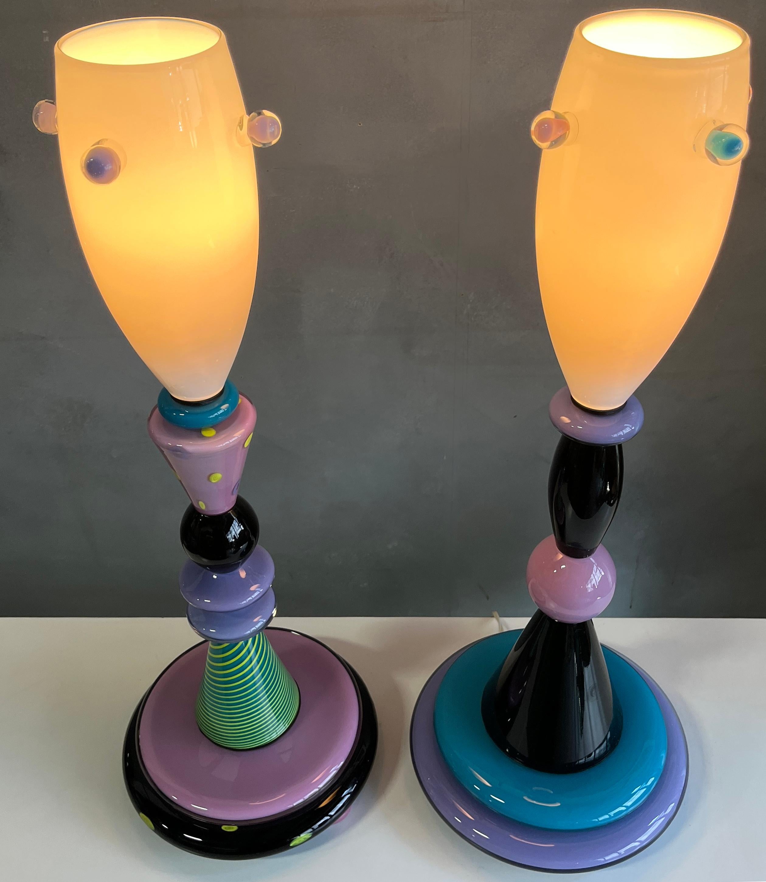Spektakuläre mundgeblasene Glas-Tischlampen im Memphis-Stil im Angebot 7