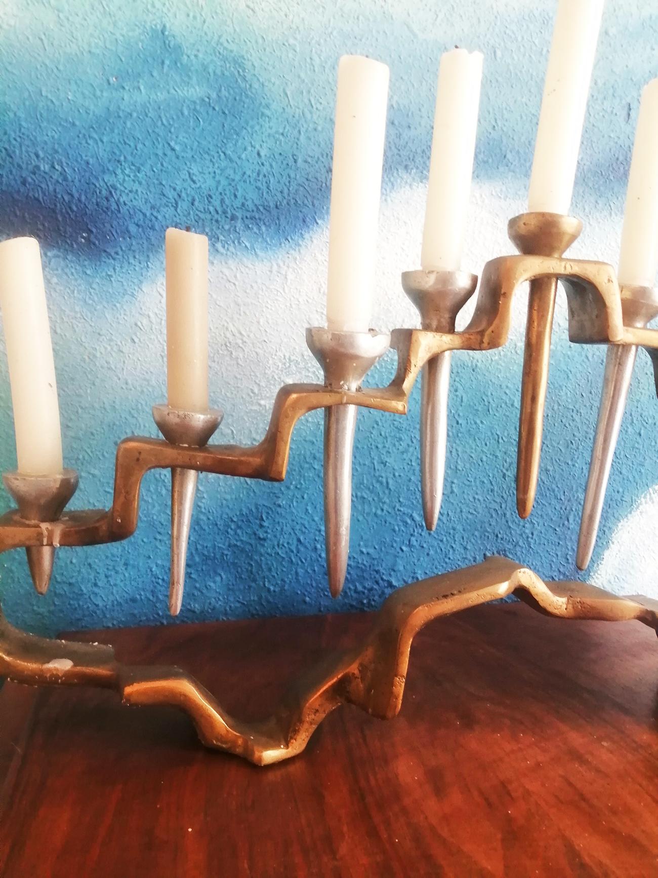 Spectacular bronze sculpture Candle holder  from David Marshall 

Perfect  Candle holder to put in the center of a large table, either in a contemporary or traditional decoration
It is also perfect to place on a console or sideboard

Perfectly