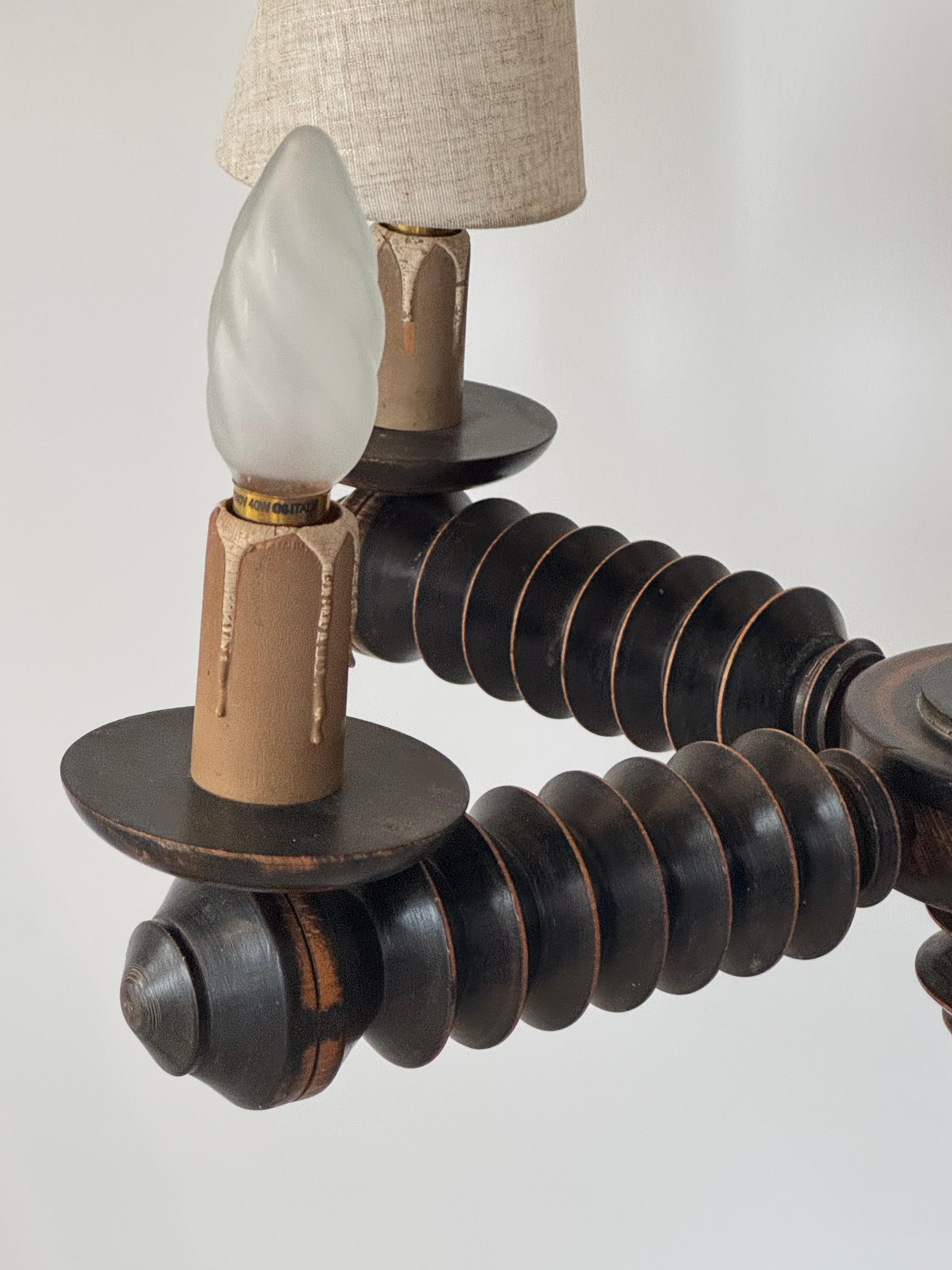 Spettacolare lampadario brutalista in legno tornito di Charles Dudouyt, Francia, anni '40 in vendita 11