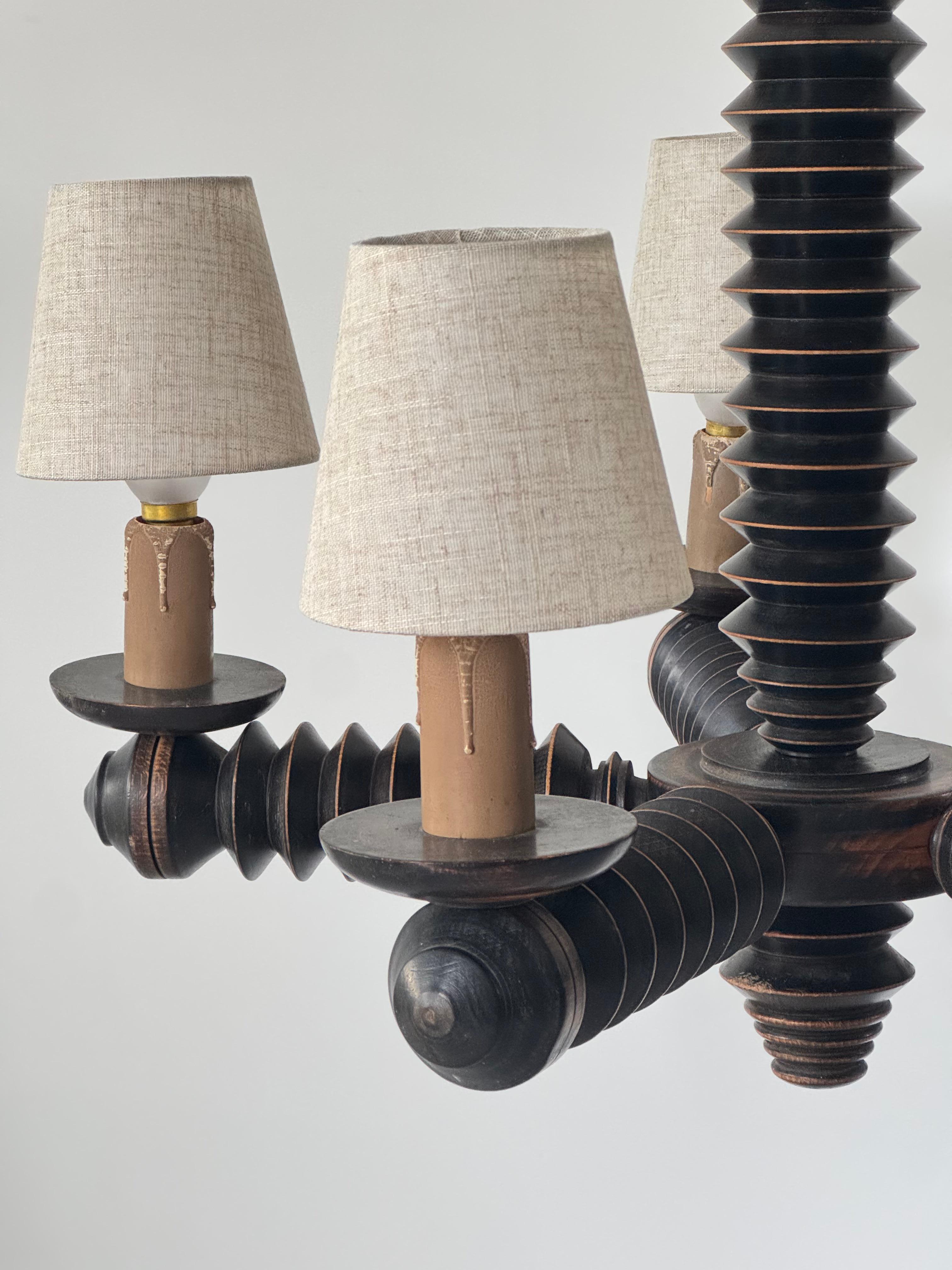 Falegnameria Spettacolare lampadario brutalista in legno tornito di Charles Dudouyt, Francia, anni '40 in vendita