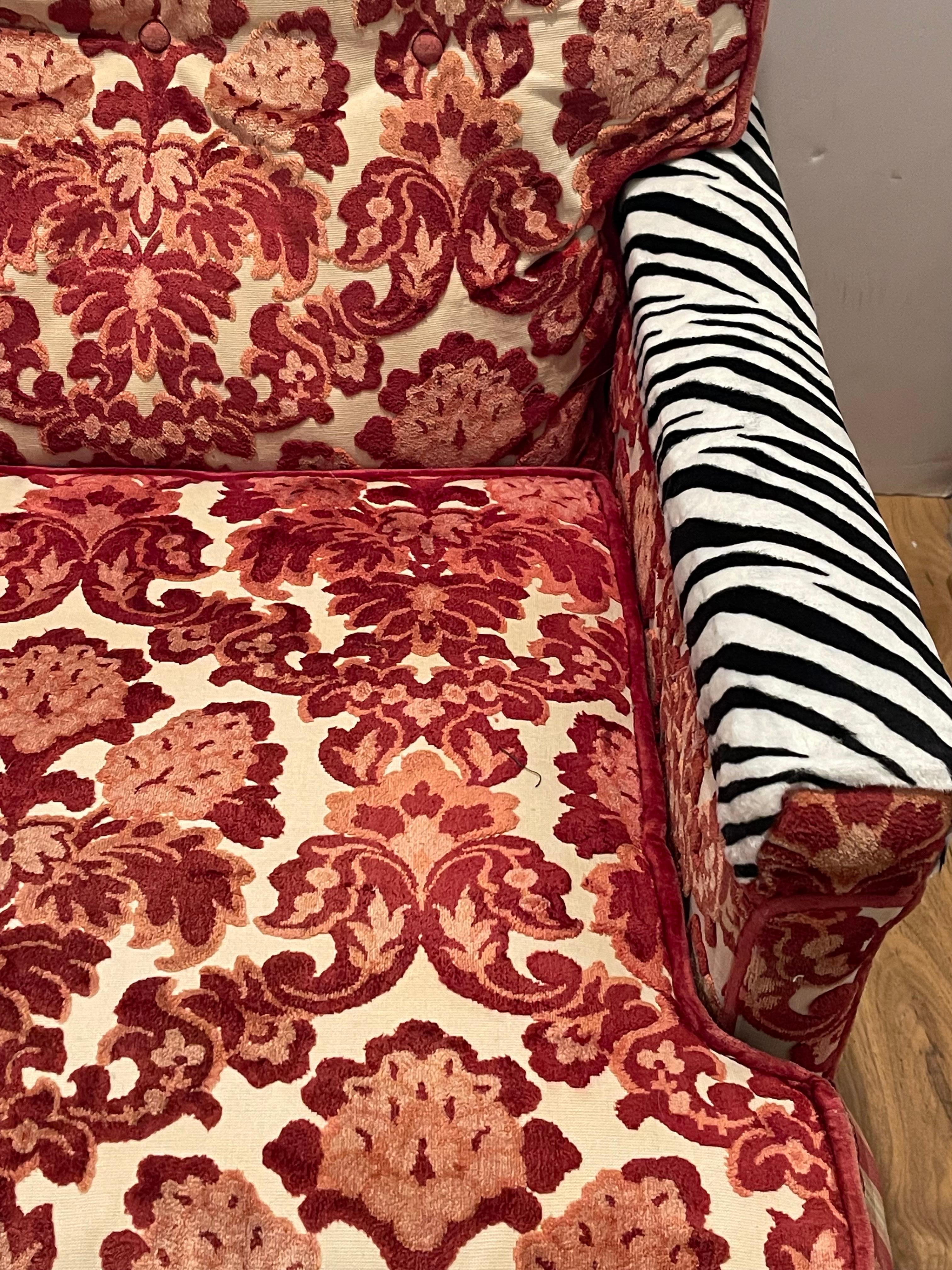 Espectacular Sillón de Terciopelo Borgoña Estilo Neobarroco mediados del siglo XX en venta