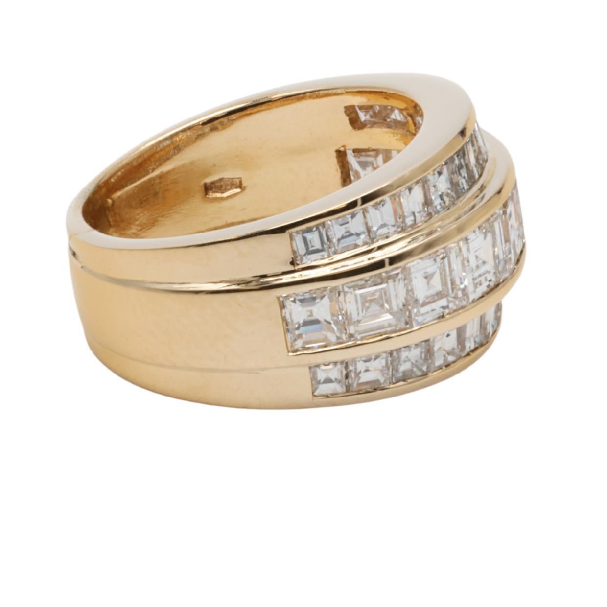 Square Cut Spectacular Carre Cut Diamond Ring Set in 18K Yellow Gold 4.03 Carats For Sale