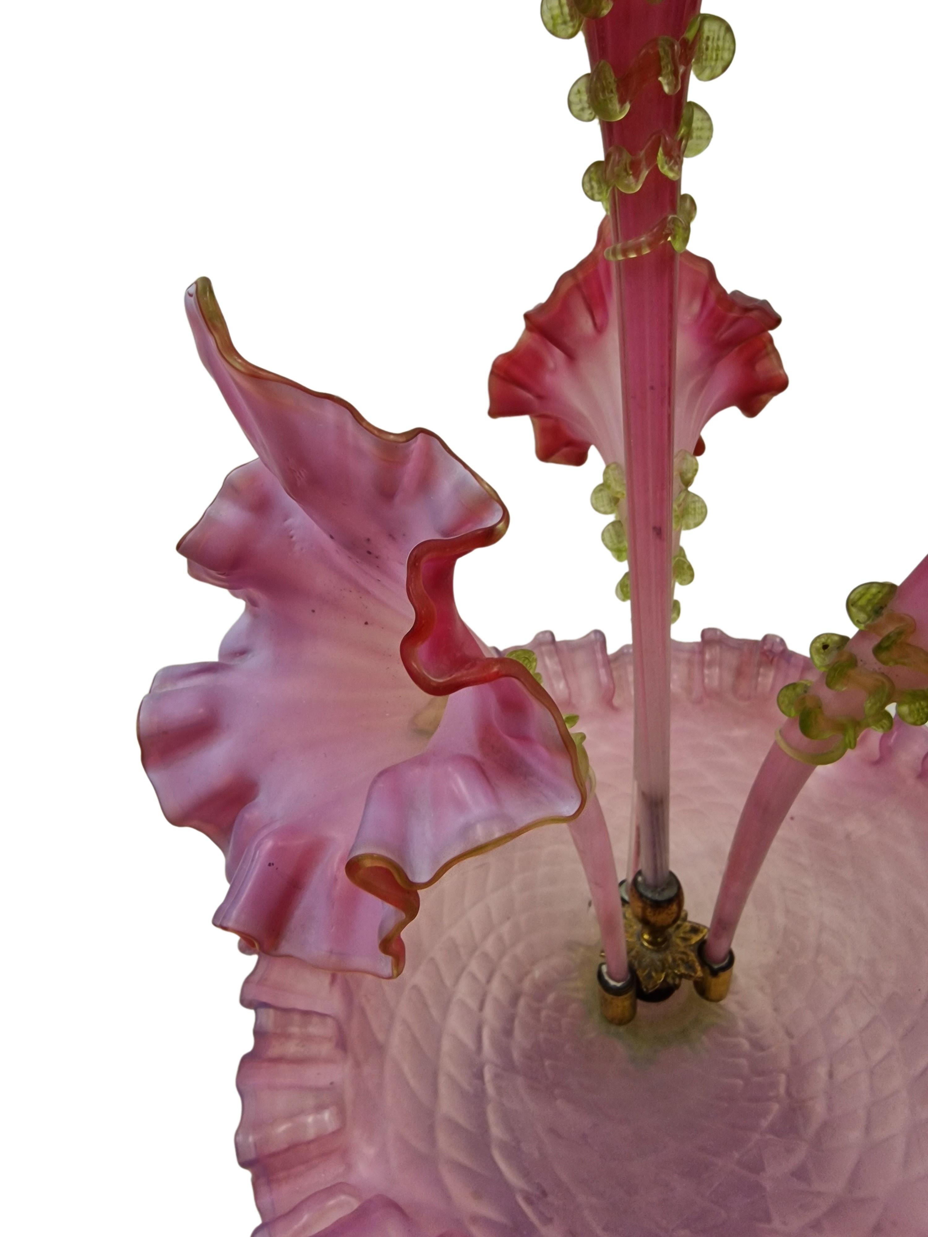 Belle Époque Spettacolare centrotavola, vaso da fiori, ciotola, vetro di Boemia, 1895 in vendita