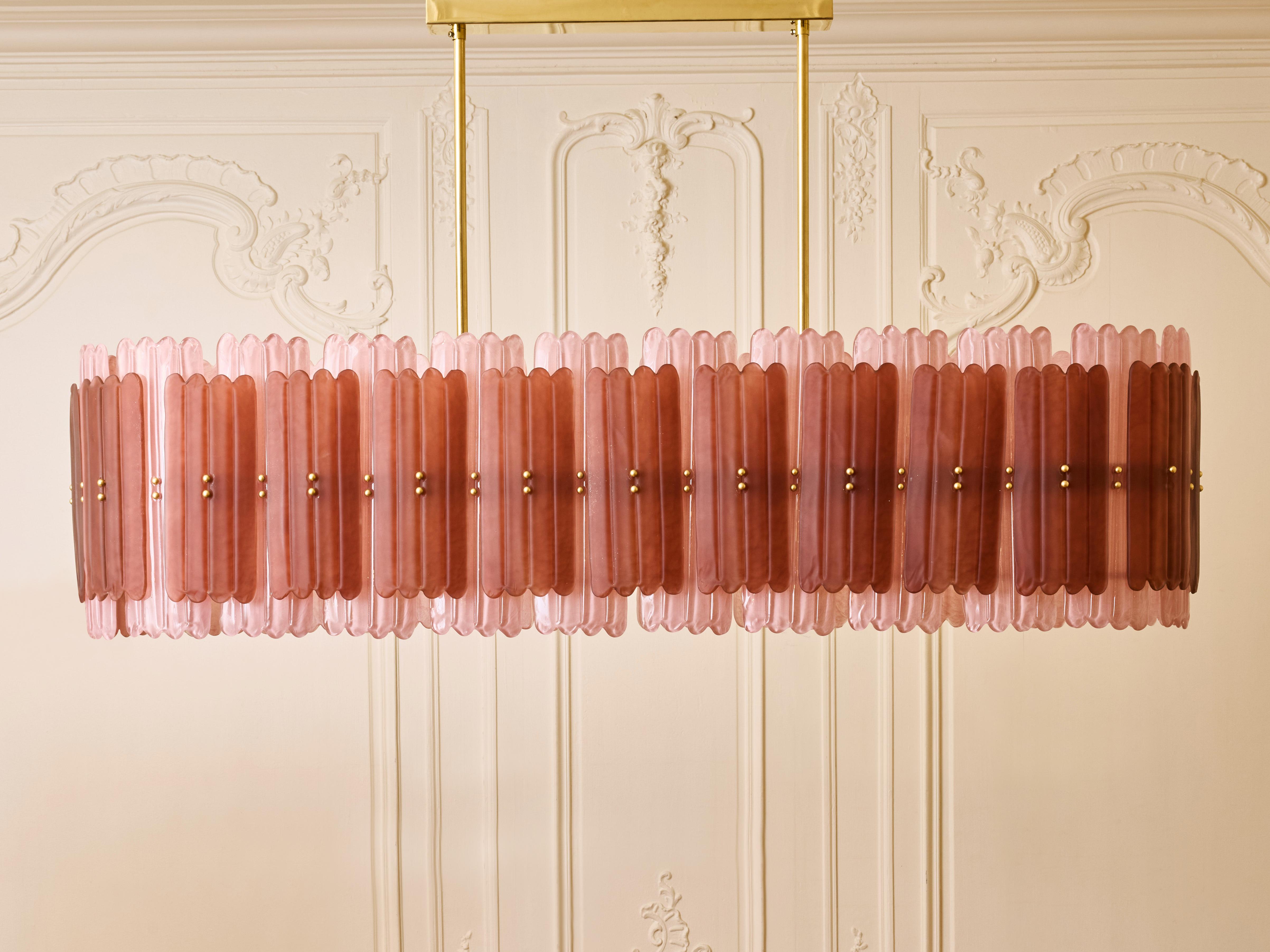 Italian Spectacular chandelier in pink tinted Murano glass by Studio Glustin For Sale