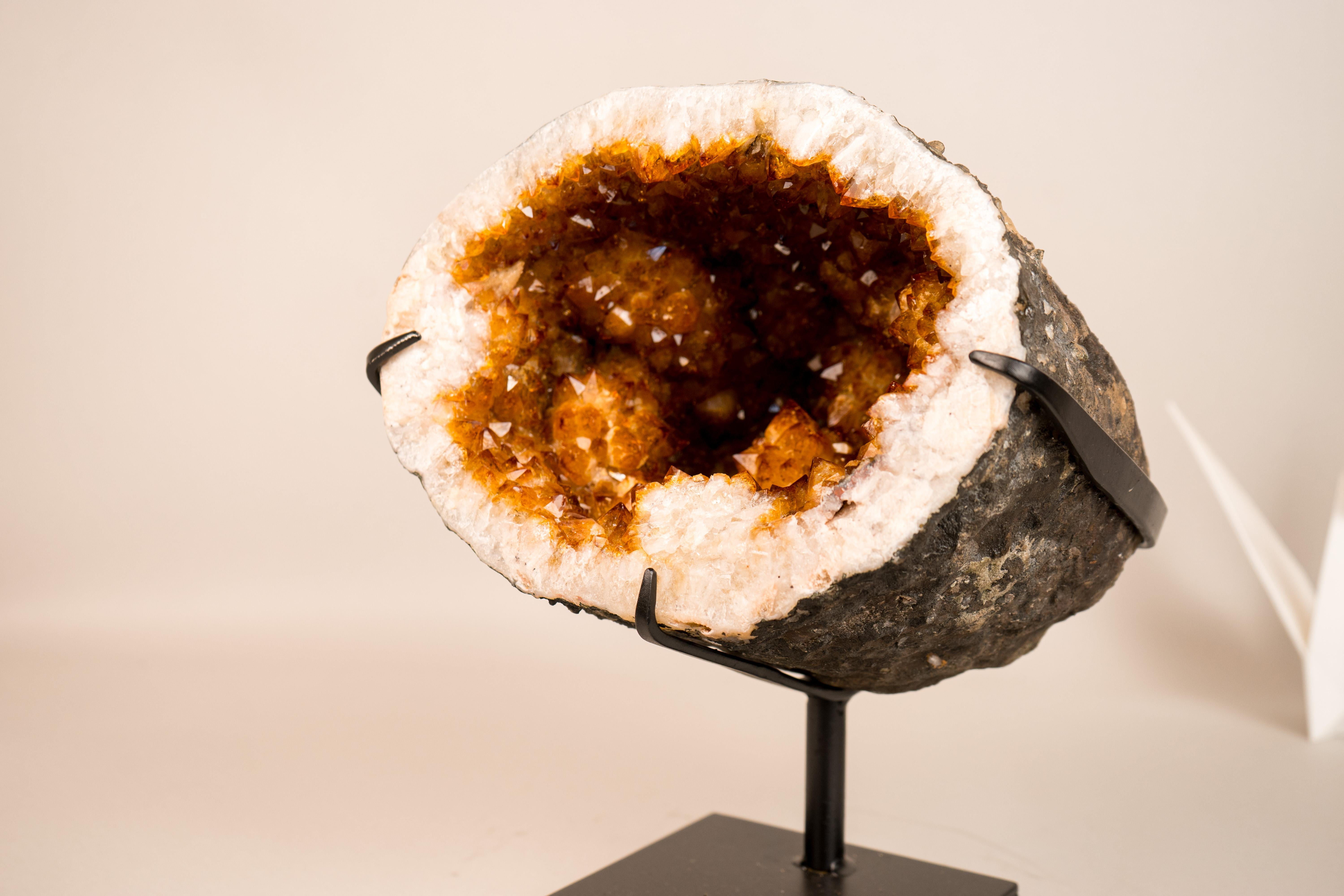 Spektakuläre Citrin-Geodenhöhle mit seltenen goldenen Blütenrosetten im Angebot 2
