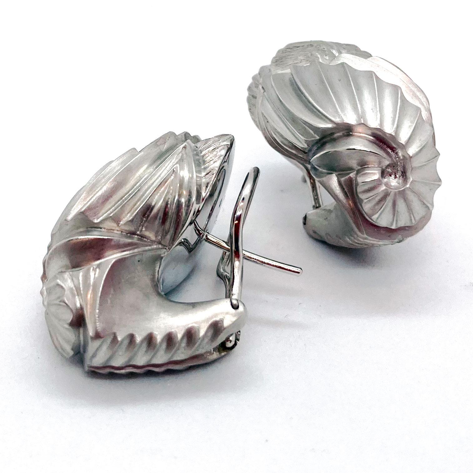 Spectacular Clip-On Earrings in 18 Karat White Gold In New Condition For Sale In Zurich, CH