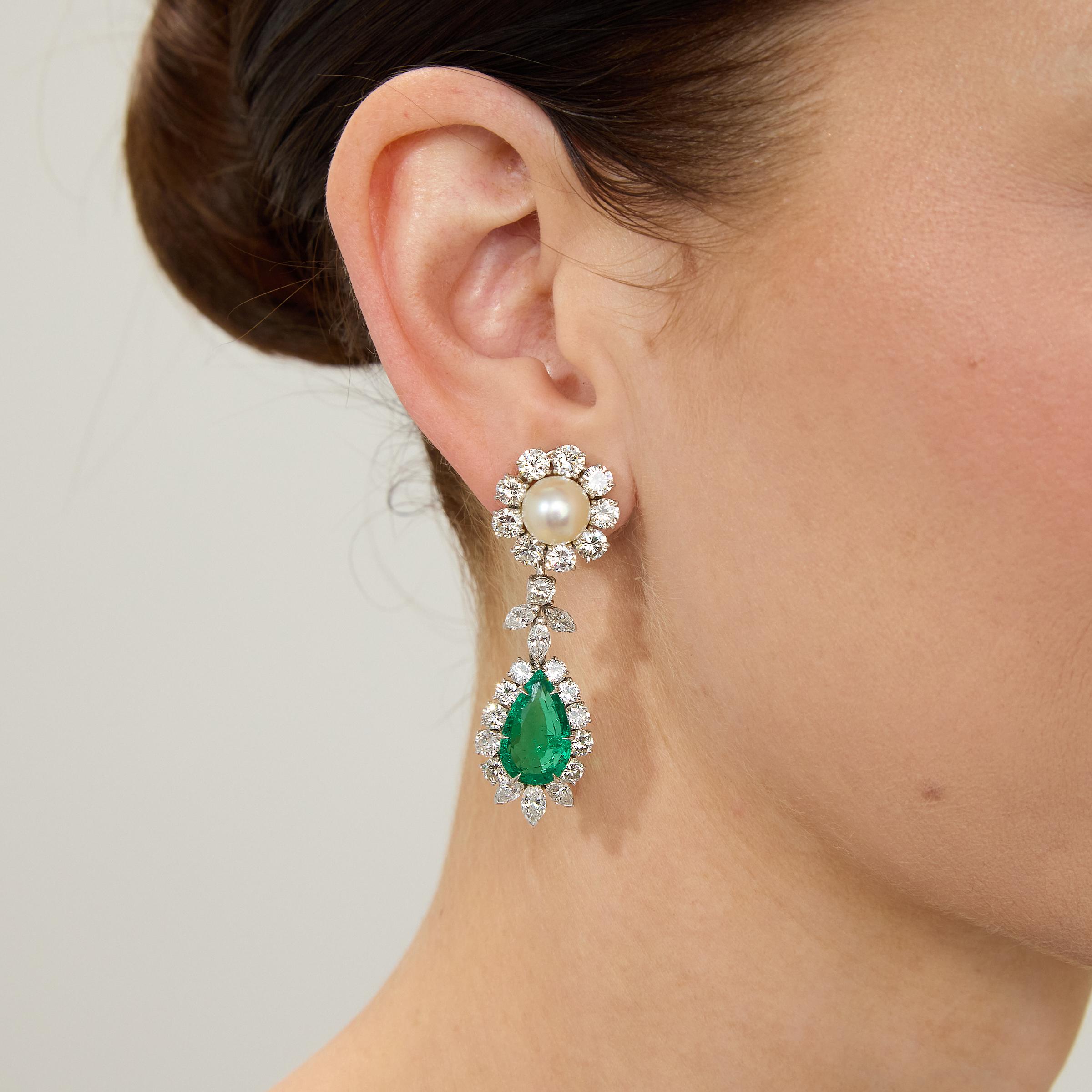Spectacular Colombian Vivid Green Emerald Diamond and Pearl Chandelier Earrings In Excellent Condition For Sale In Dallas, TX