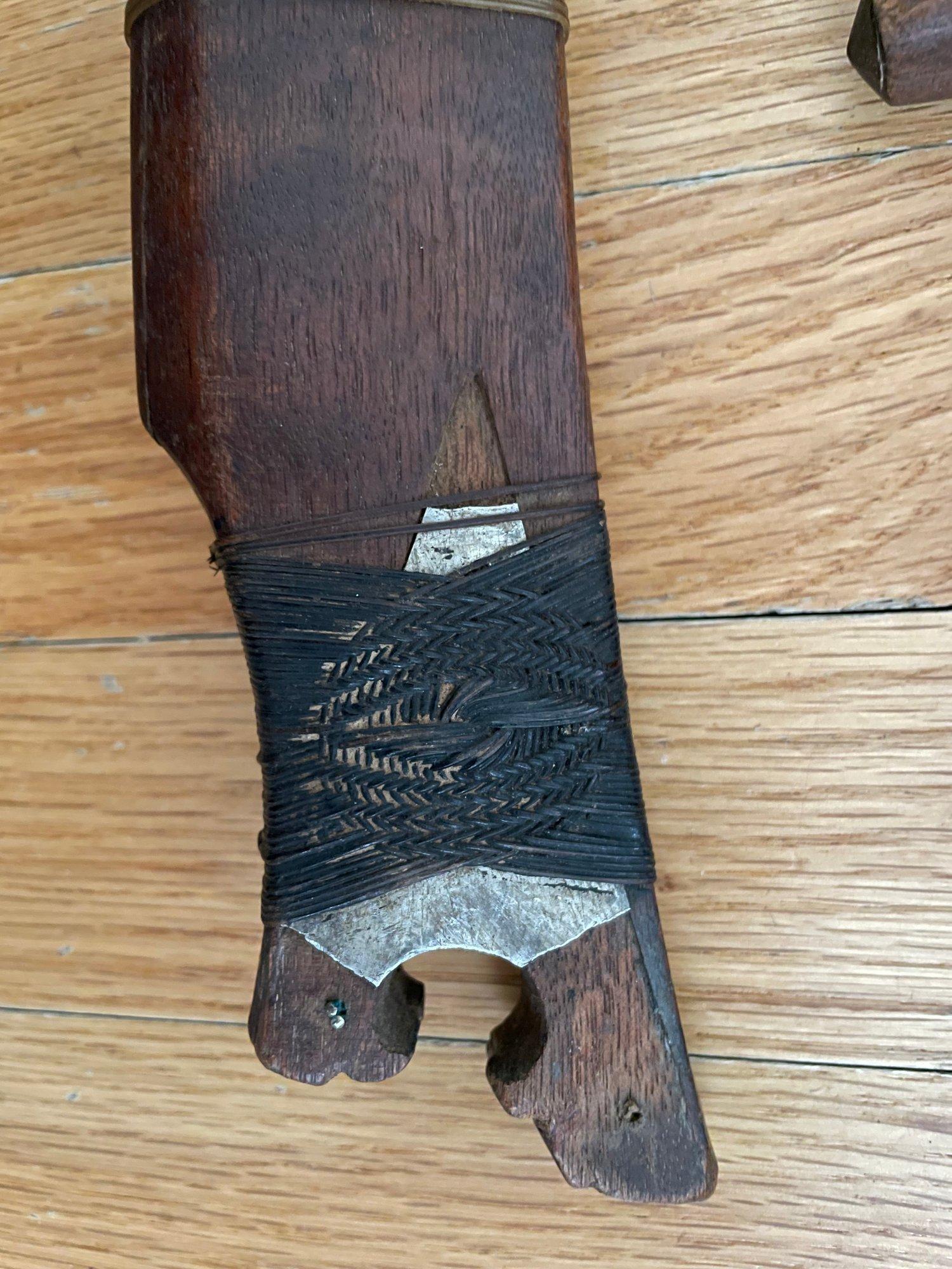 Espectacular Espada Mandau Completa para Hombres del Pueblo Dayak en venta 9