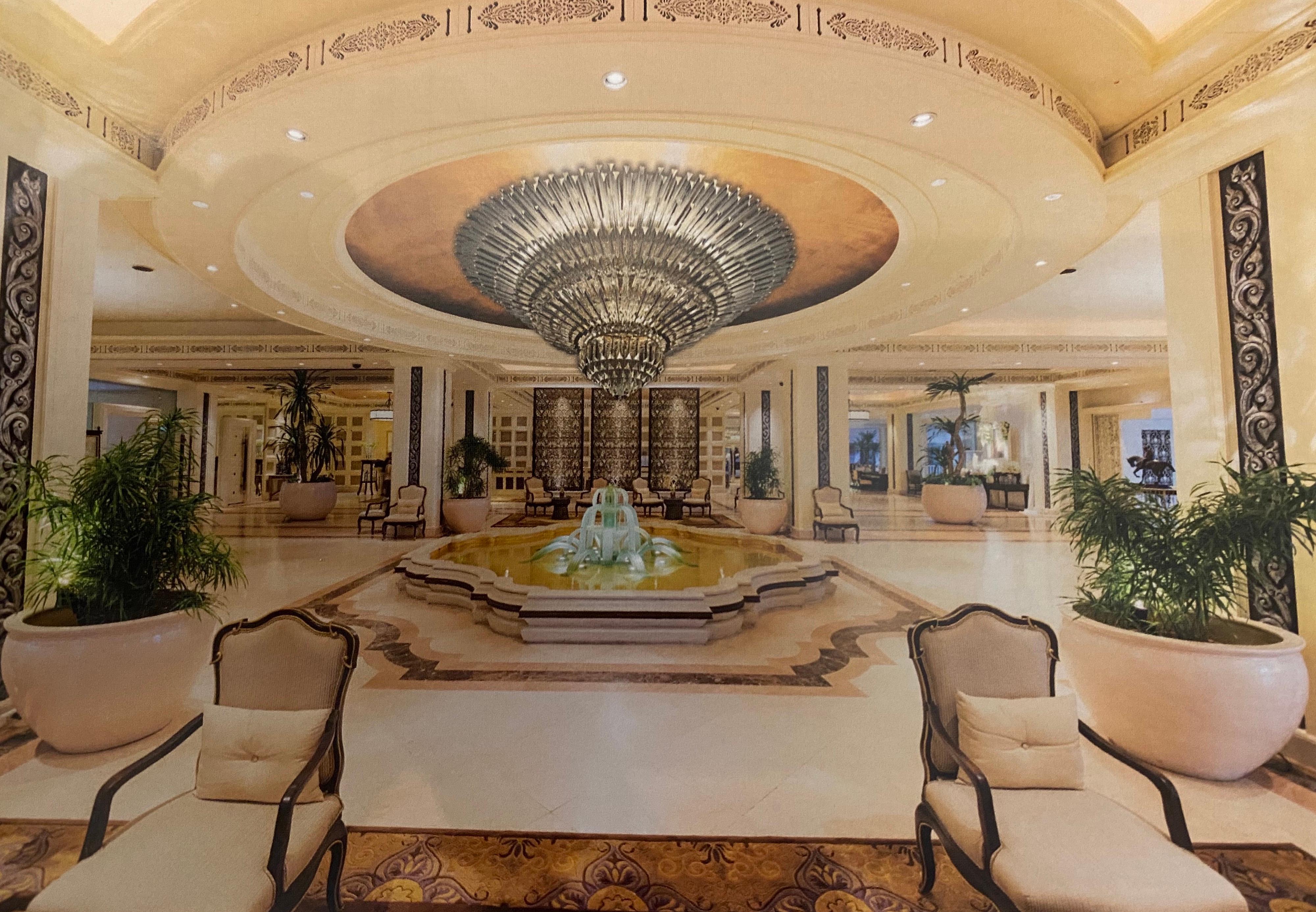 Spectacular Contemporary Italian Murano Glass Triedi Ceiling Light In New Condition For Sale In Rome, IT
