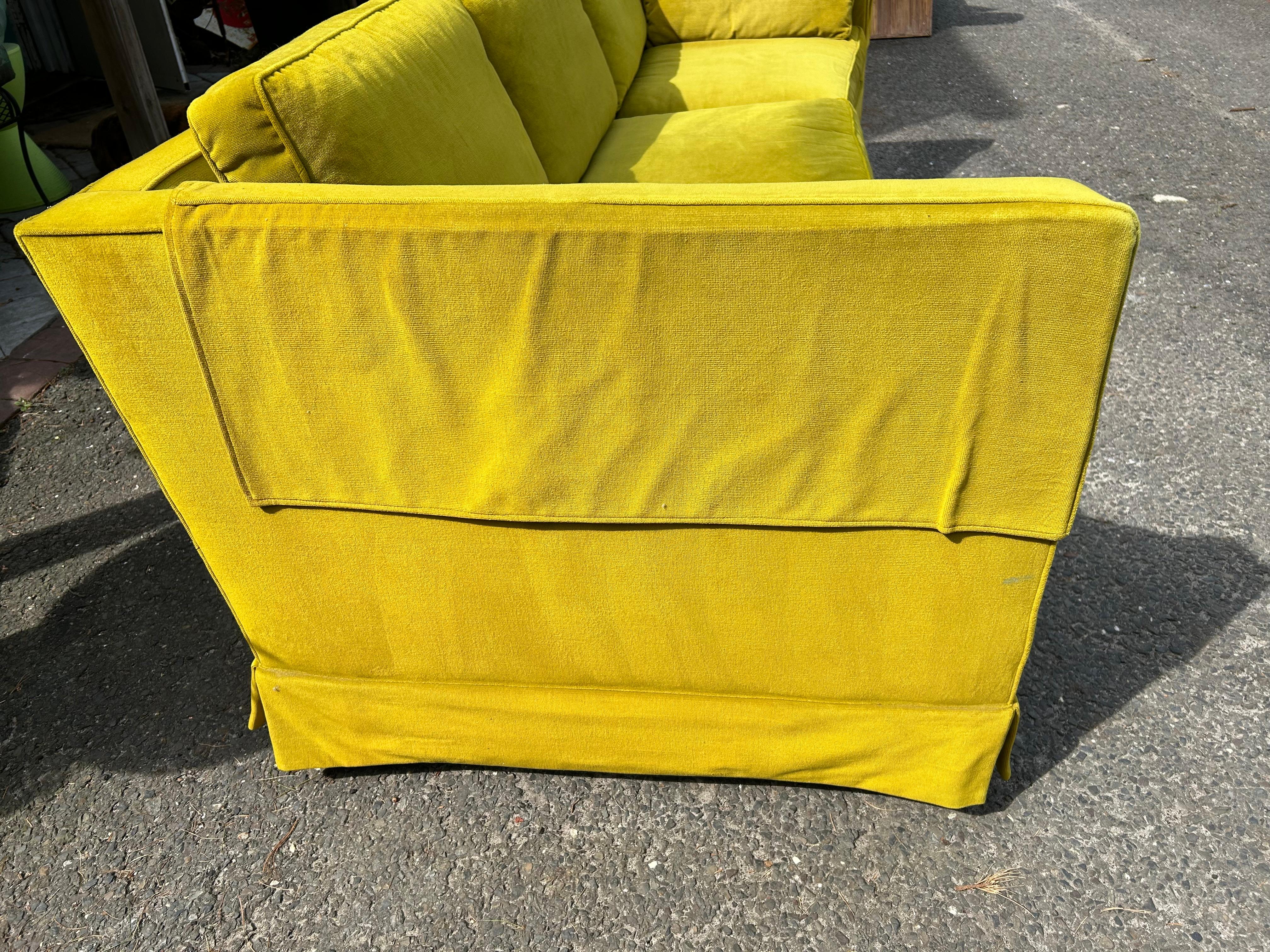 Spectacular Curved Harvey Probber Even Arm Sofa Chartreus Mid-century Modern  In Good Condition For Sale In Pemberton, NJ