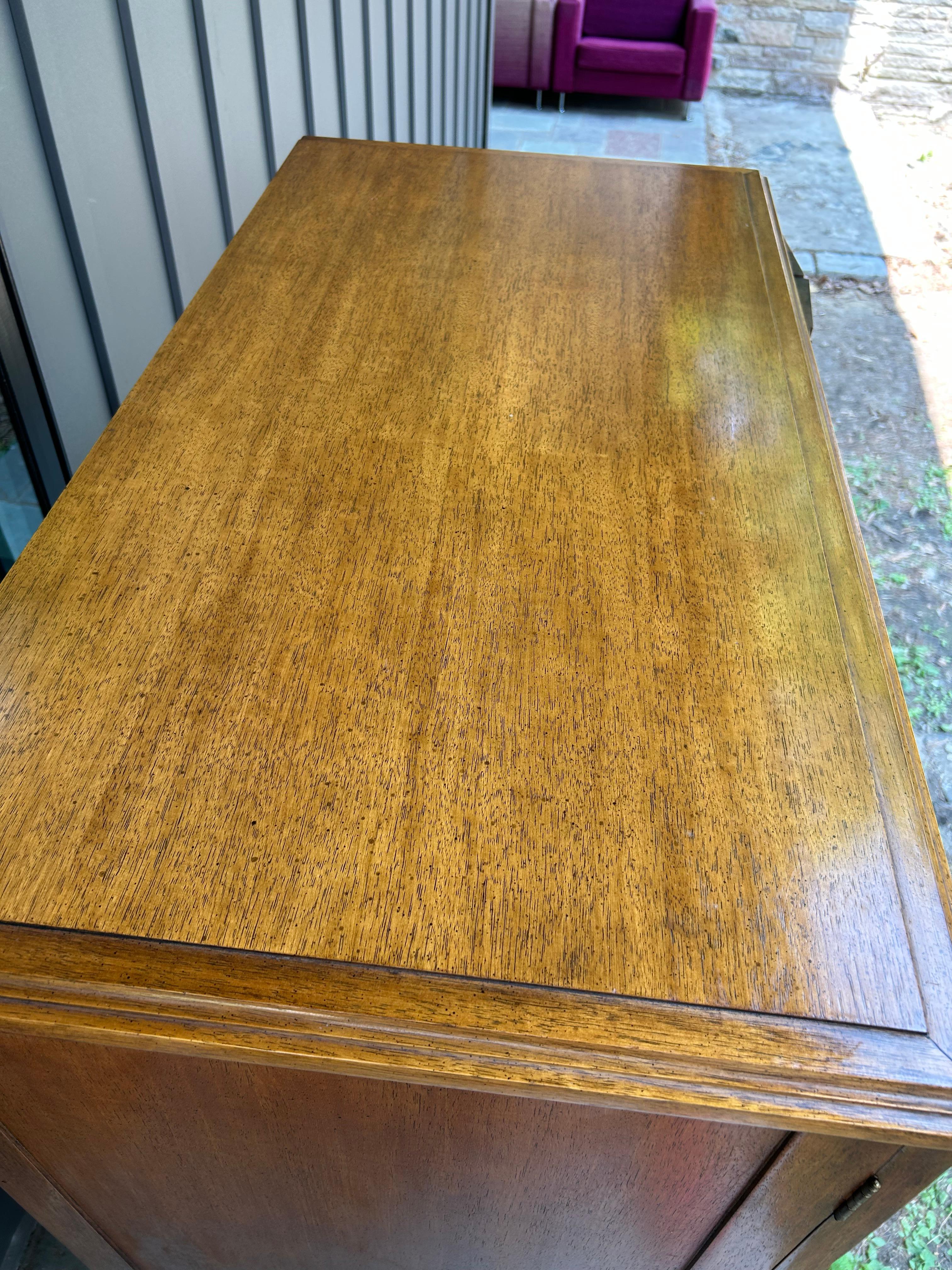 Spectacular Daniel Jones Inc. Spanish Revival Tall Dresser Mid-Century Modern en venta 9
