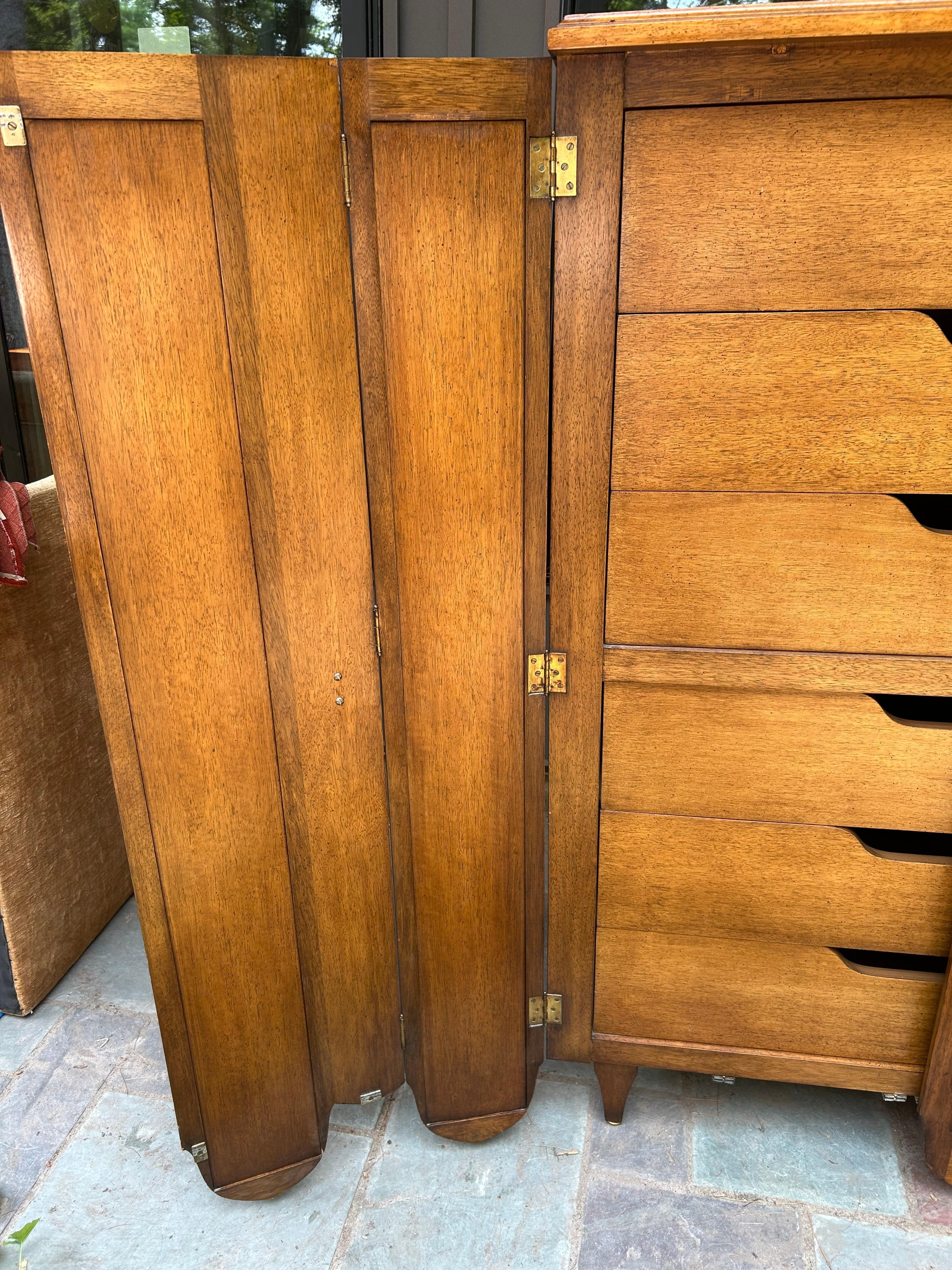 Spectacular Daniel Jones Inc. Spanish Revival Tall Dresser Mid-Century Modern en venta 2