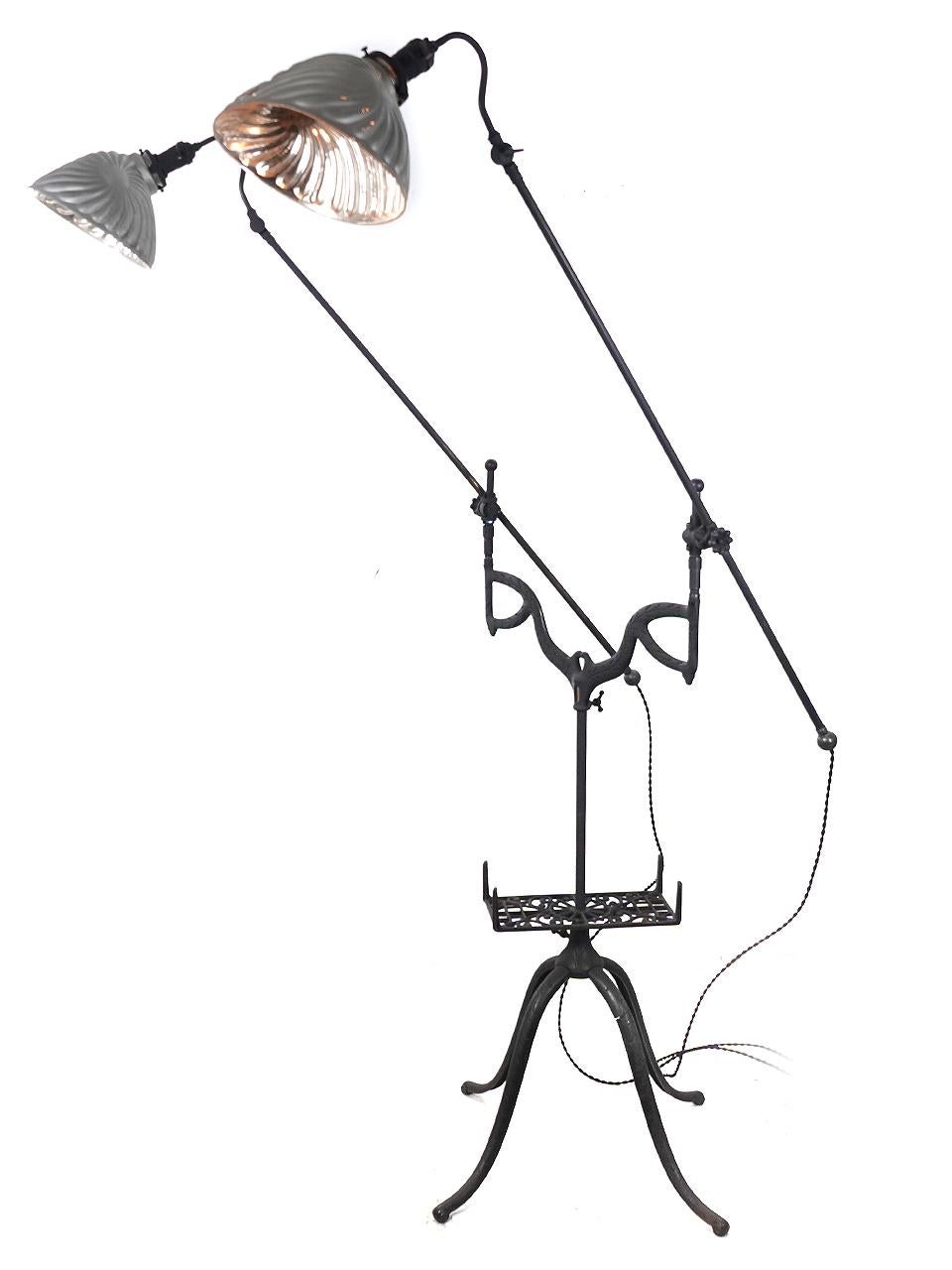 Spectaculaire lampadaire à double articulation en vente 1