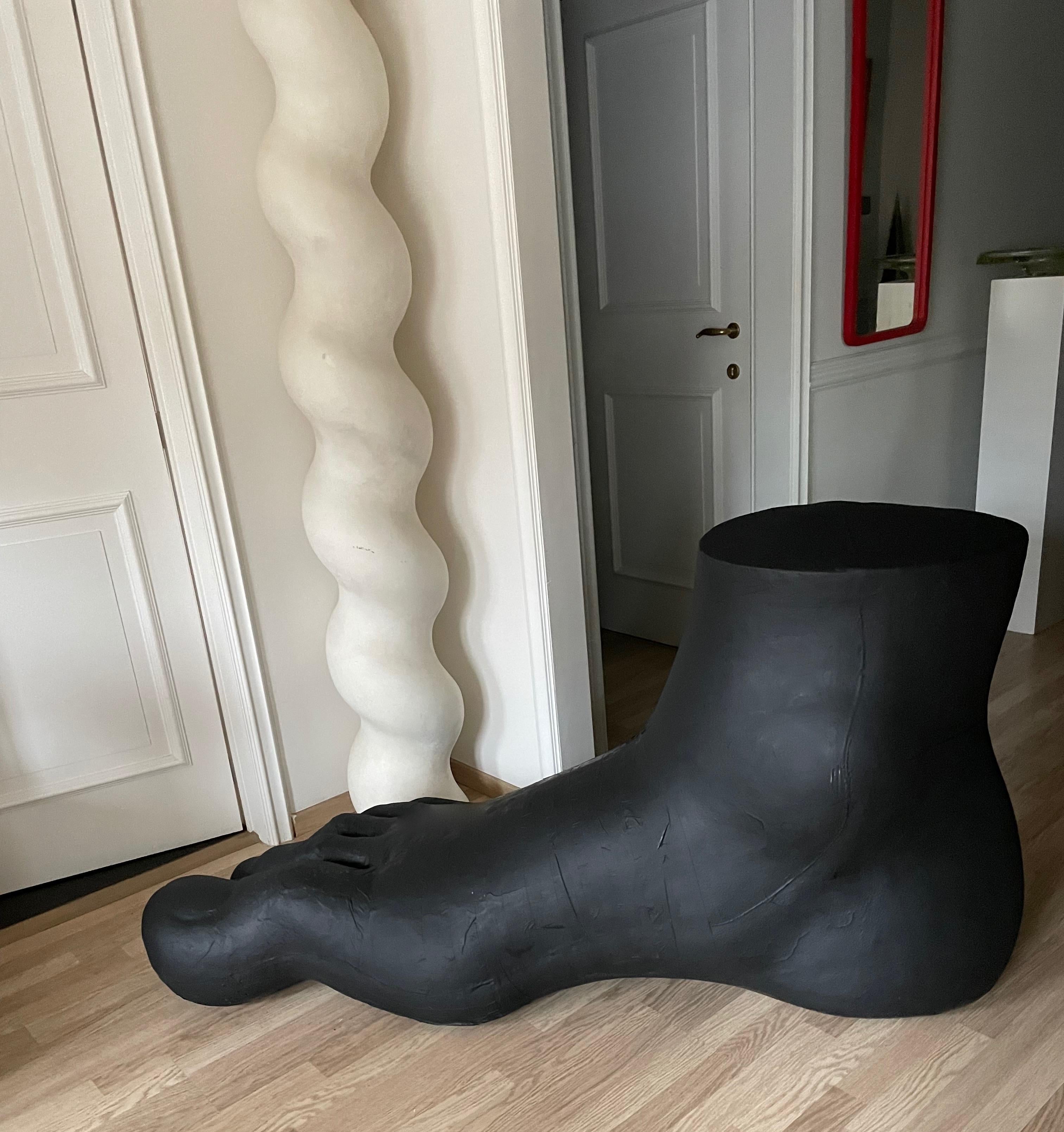 Spectacular iconic polyuretane Piede UP-7 inspired by the foot of
Emperor Constantin in Capitole Museum in Roma.
Early version around 1970.
Designed by Gaetano Pesce for B&B Italy.
Stamped underneath the sculpture.