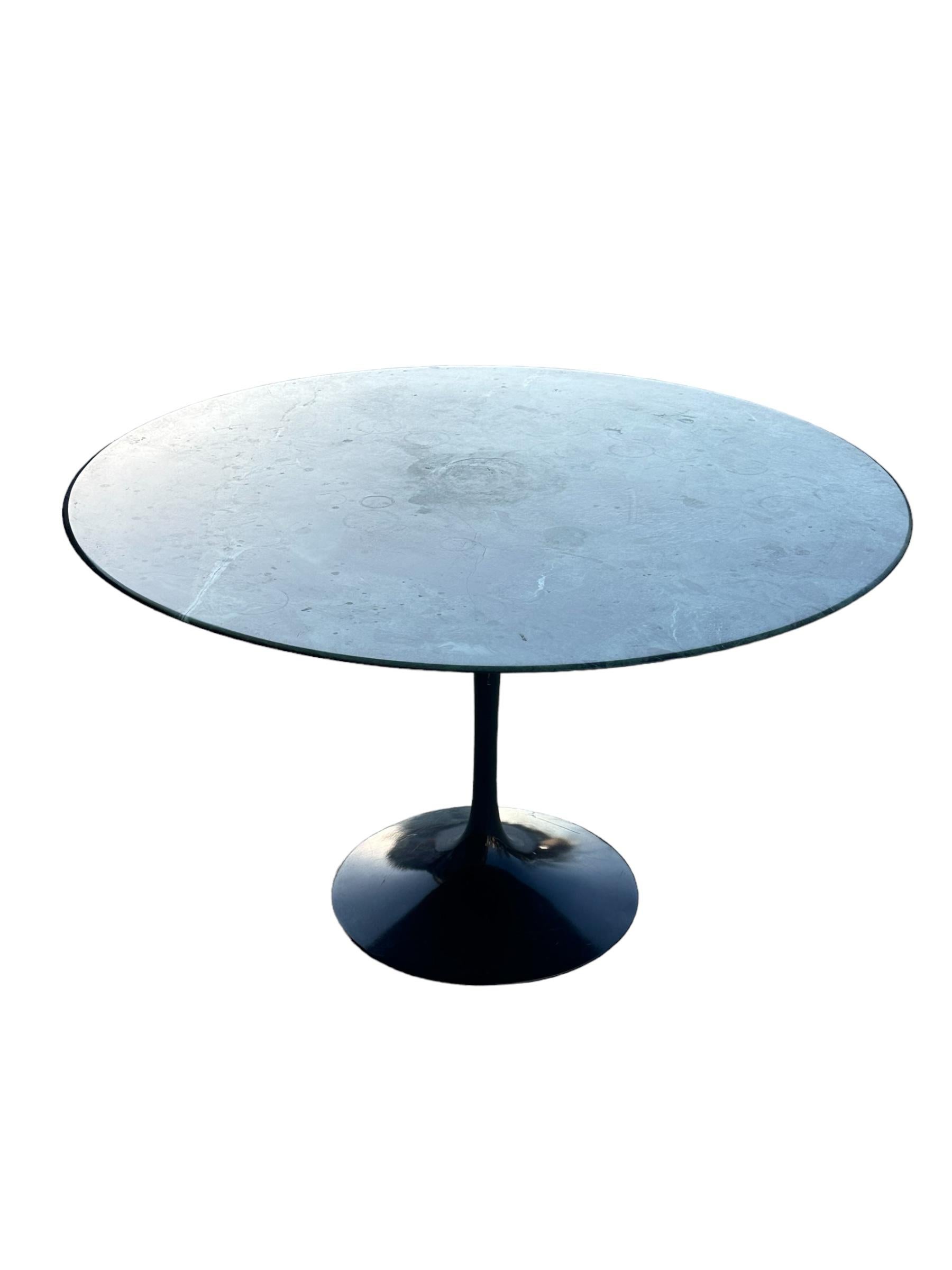 Spectacular Eero Saarinen for Knoll Tulip Dining Table in Verde Alpi Marble For Sale 13