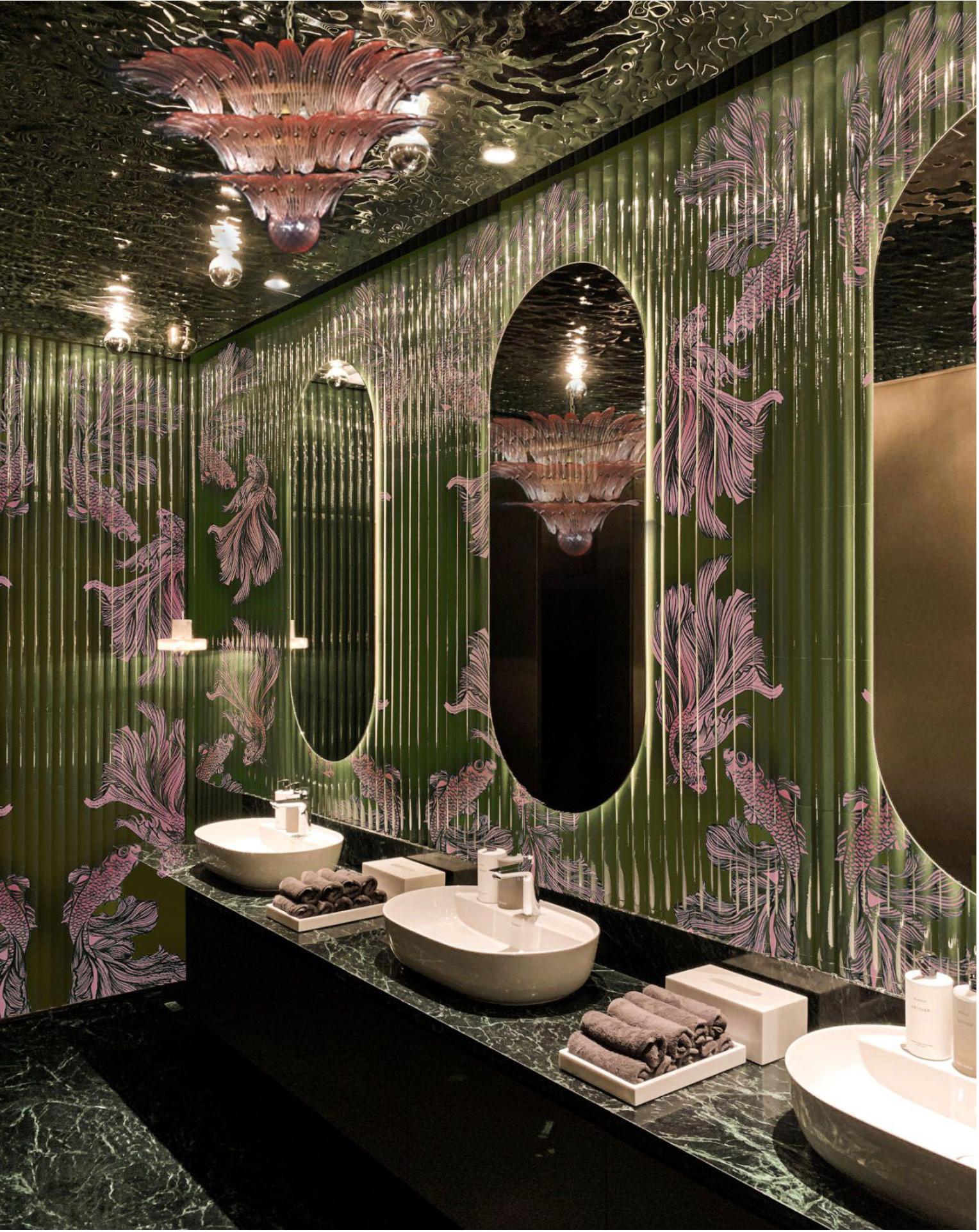Spectaculaire lustre en verre rose élégant, Murano Bon état - En vente à Budapest, HU