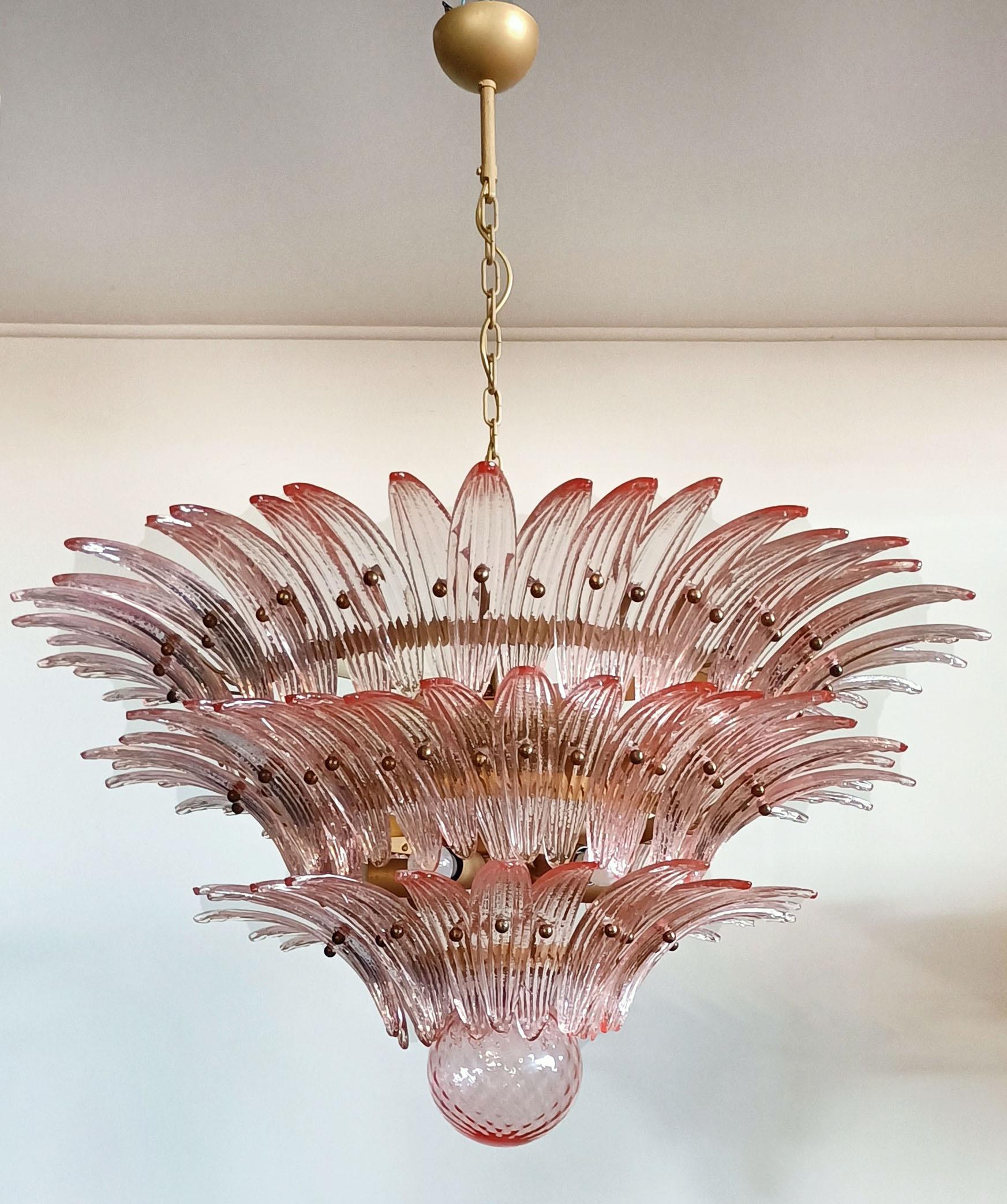 italien Spectaculaire lustre en verre rose élégant, Murano en vente