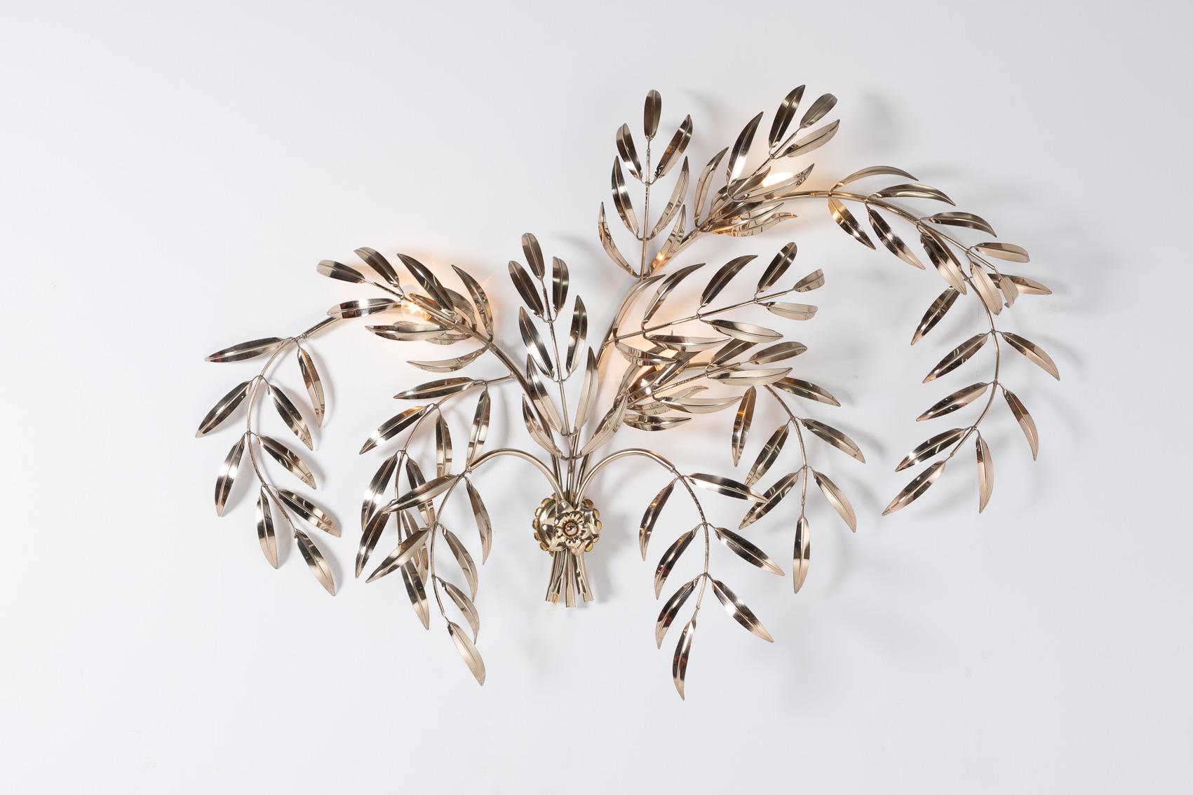 Sculptural gold colour coated steel floral lamp with 3 light spots. Impressive piece for exclusive wall decor.

Condition
Good, usage marks.

Dimensions
width: 140 cm
depth: 30 cm
height: 100 cm