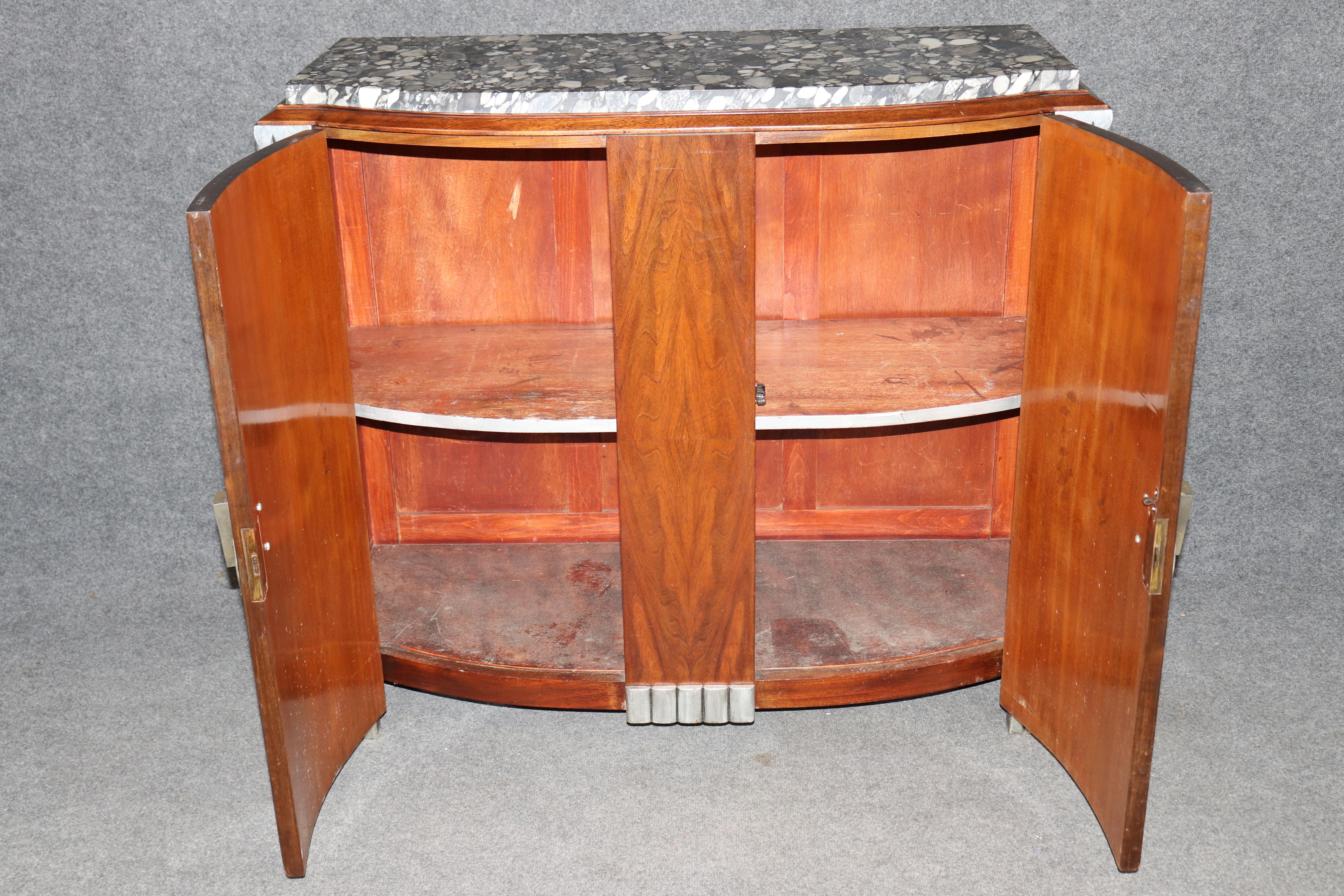 Ottone Spettacolare buffet francese degli anni '30 con piano in mogano e marmo Art Déco in vendita