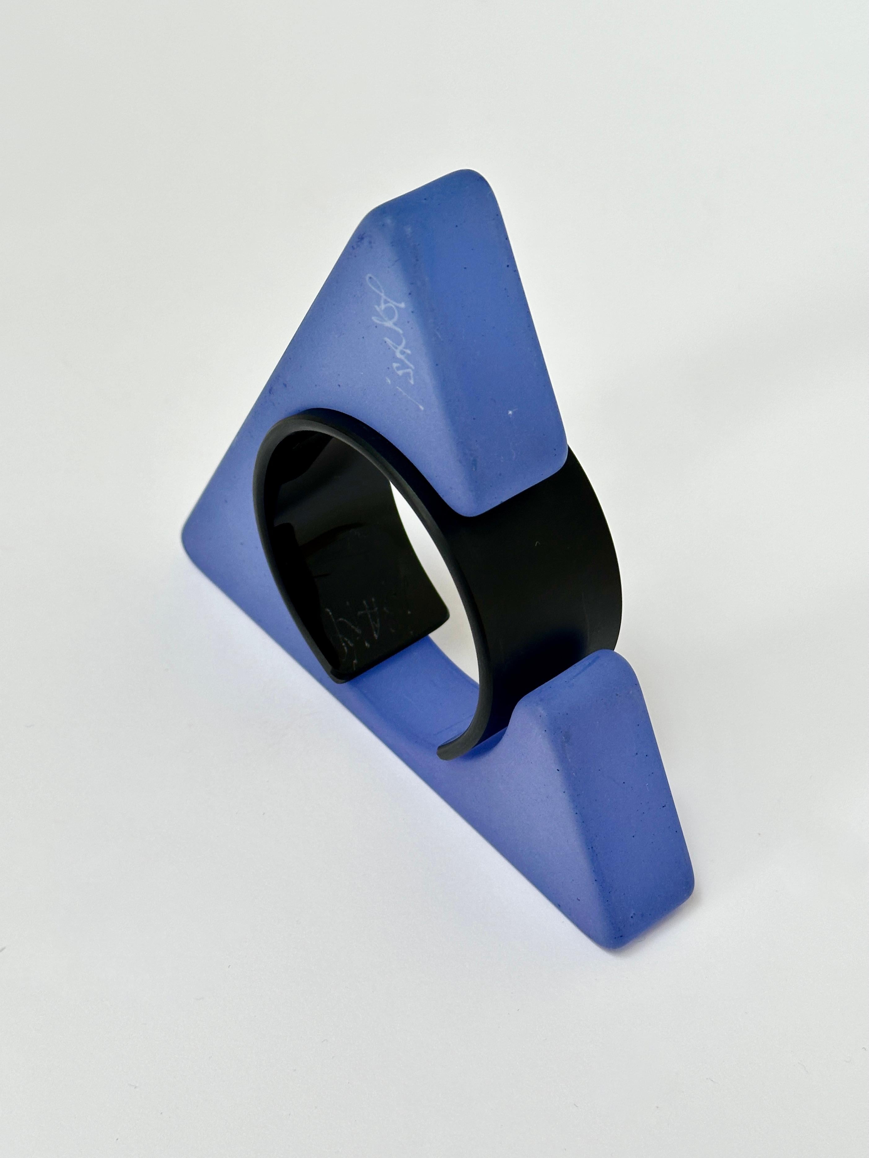 Half object, half jewel this Sculptural bangle is composed of two parts ; a sand blasted resin triangle and an acrylic bracelet allowing the cuff to be closed.
Both parts bear the handwritten and engraved signature of the artist.

Measurements (cm)