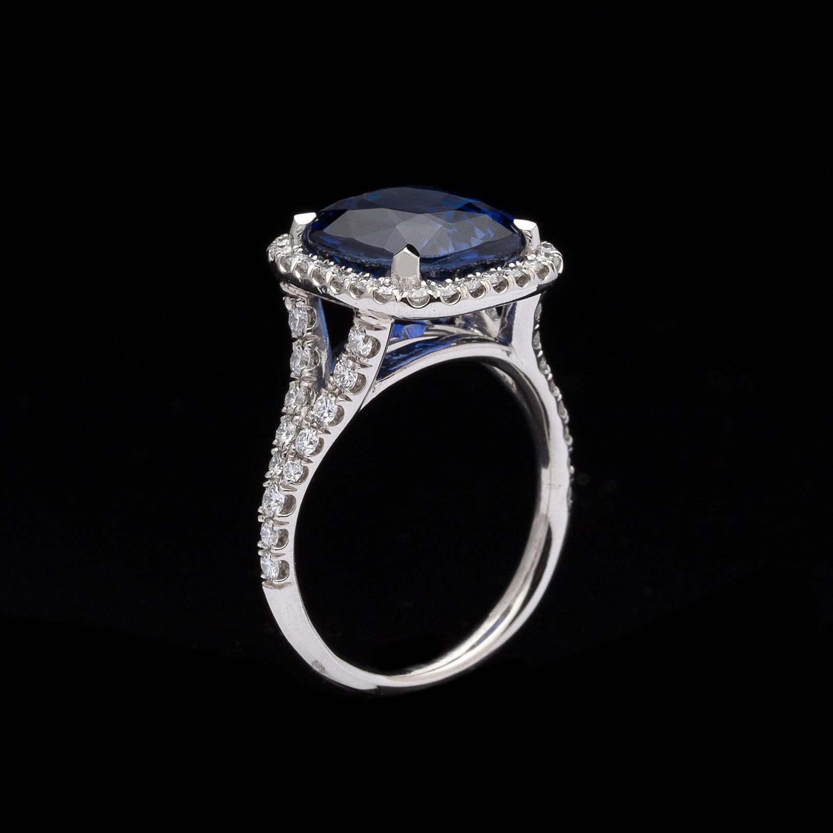 Spectacular GIA 7.06 Carat Unheated Natural Sapphire Diamond Ring In New Condition In San Francisco, CA